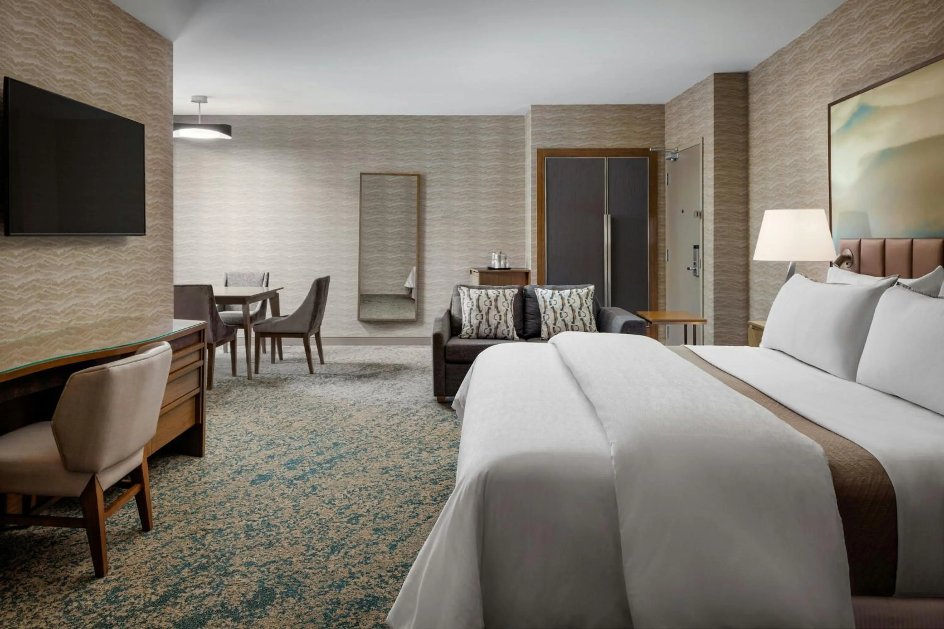 Photo of the whole room, Bed in The Westin Calgary Airport