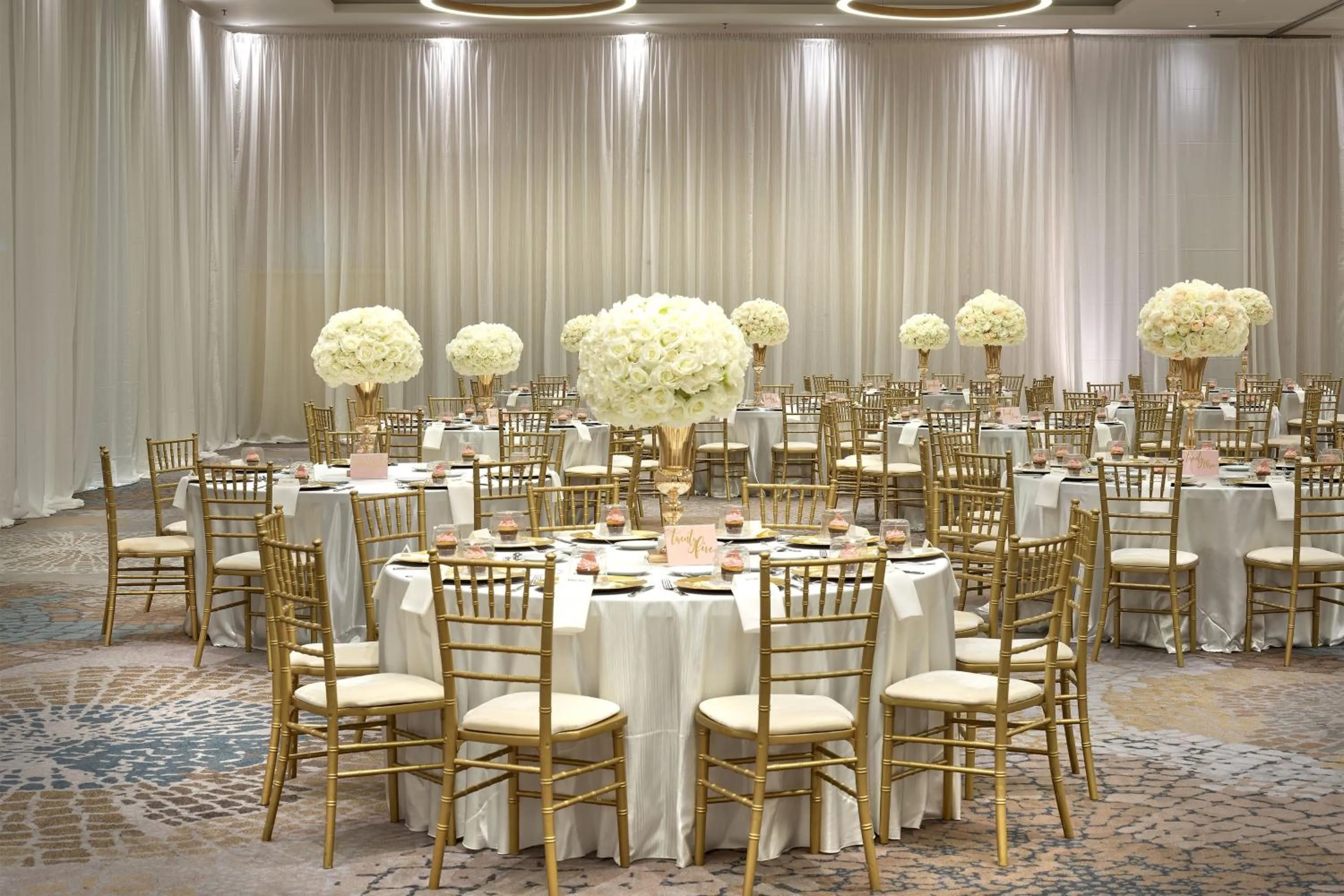 Lobby or reception in The Westin Calgary Airport