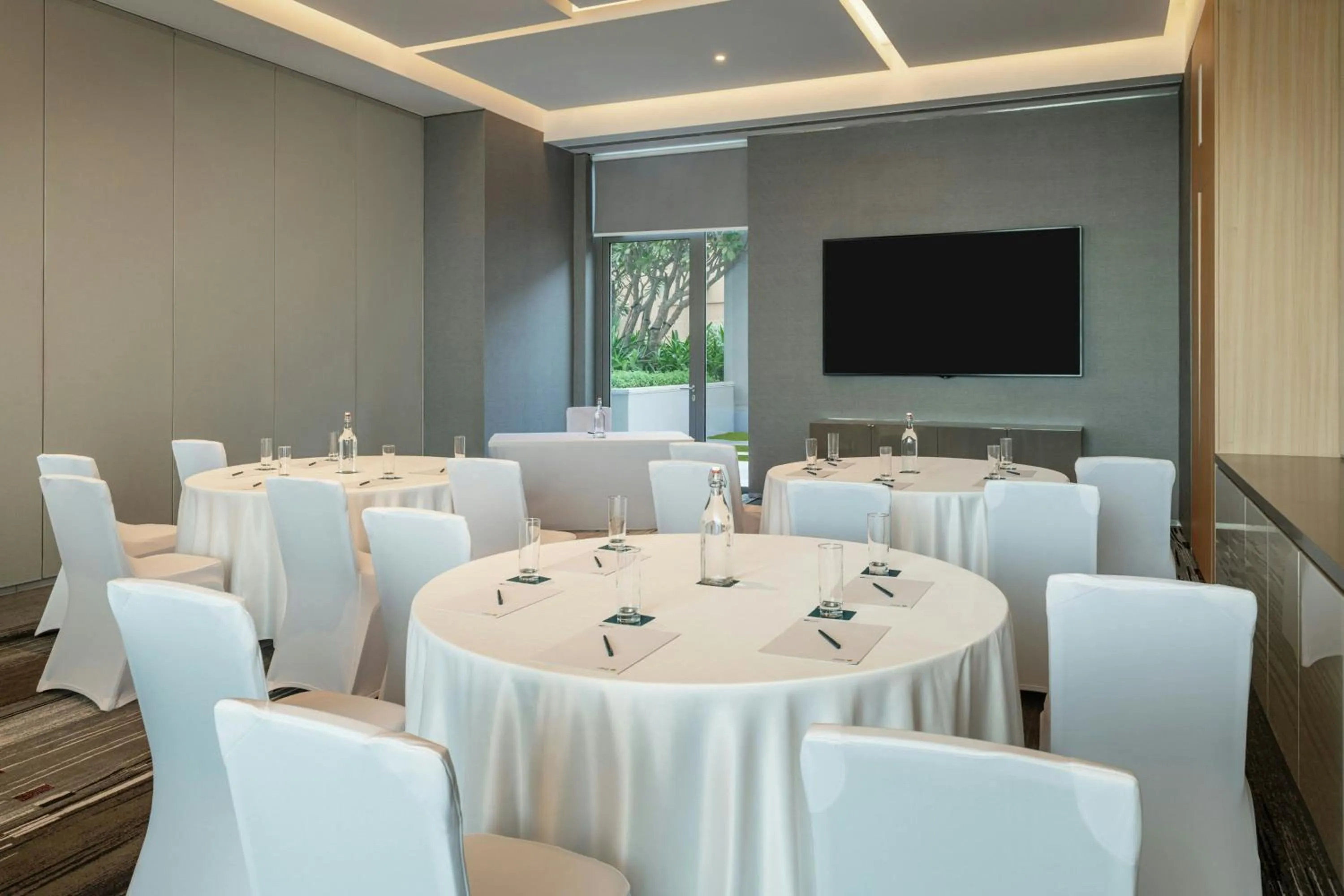 Lounge or bar in Aloft Dubai Creek