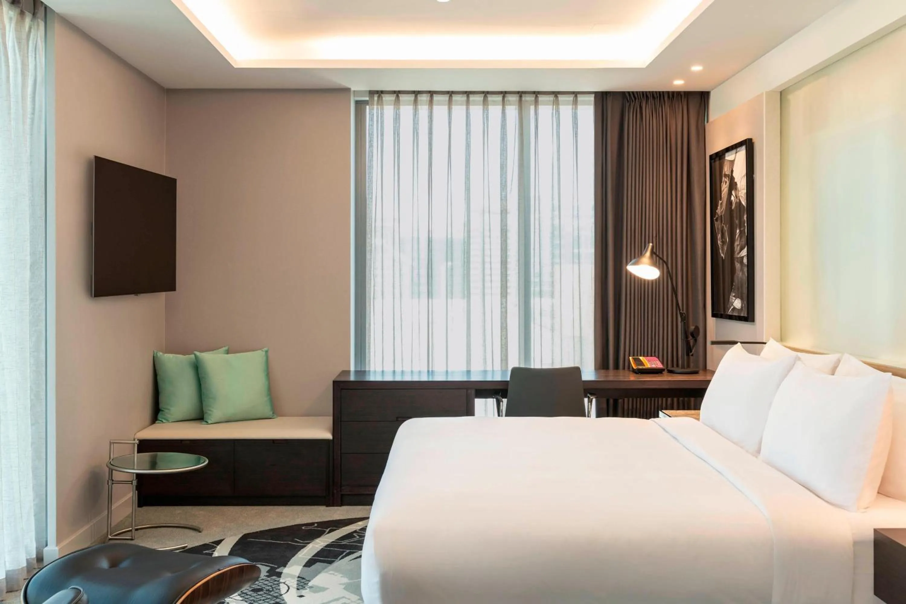 Photo of the whole room, Bed in Aloft Dubai Creek