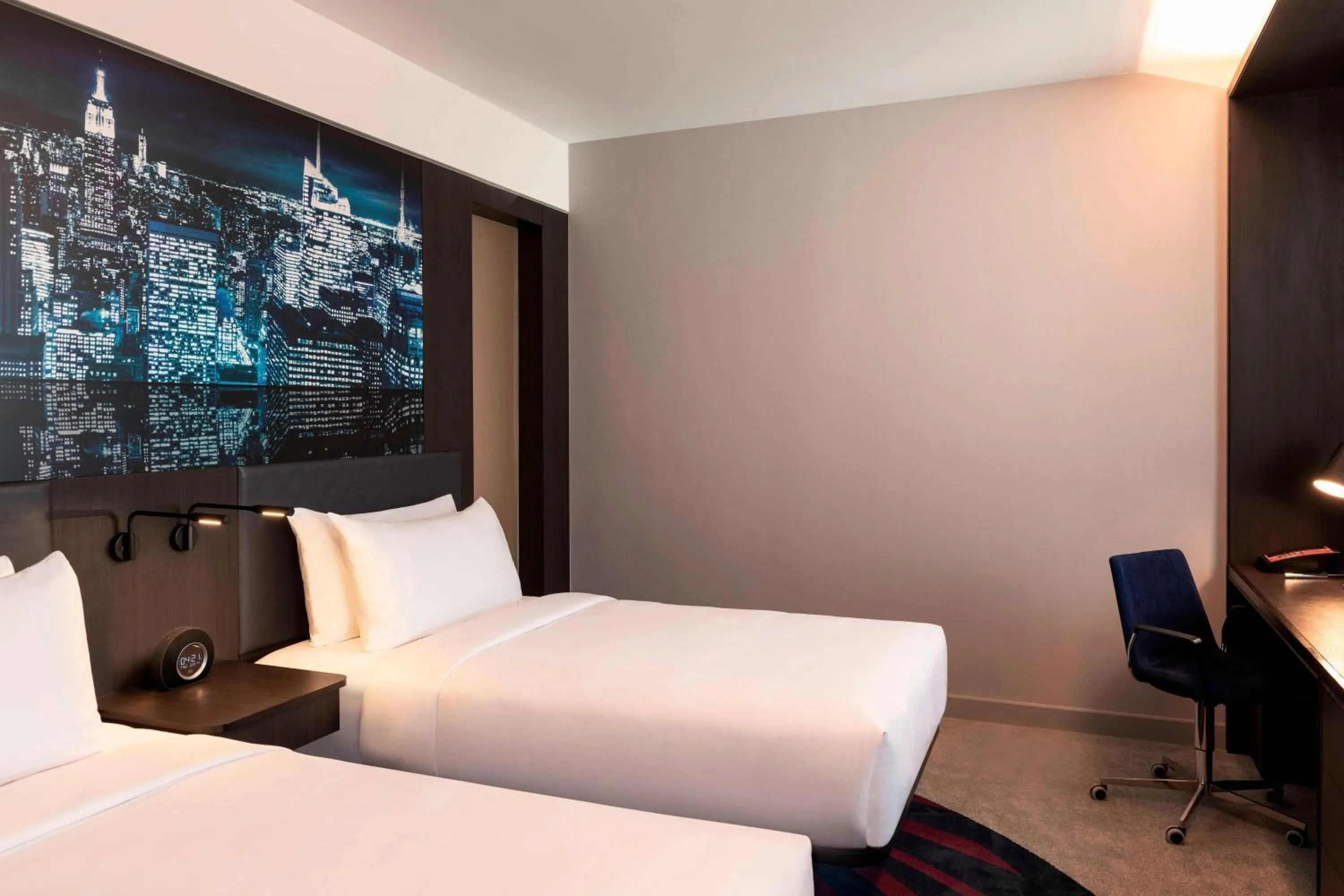 Photo of the whole room, Bed in Aloft Dubai Creek