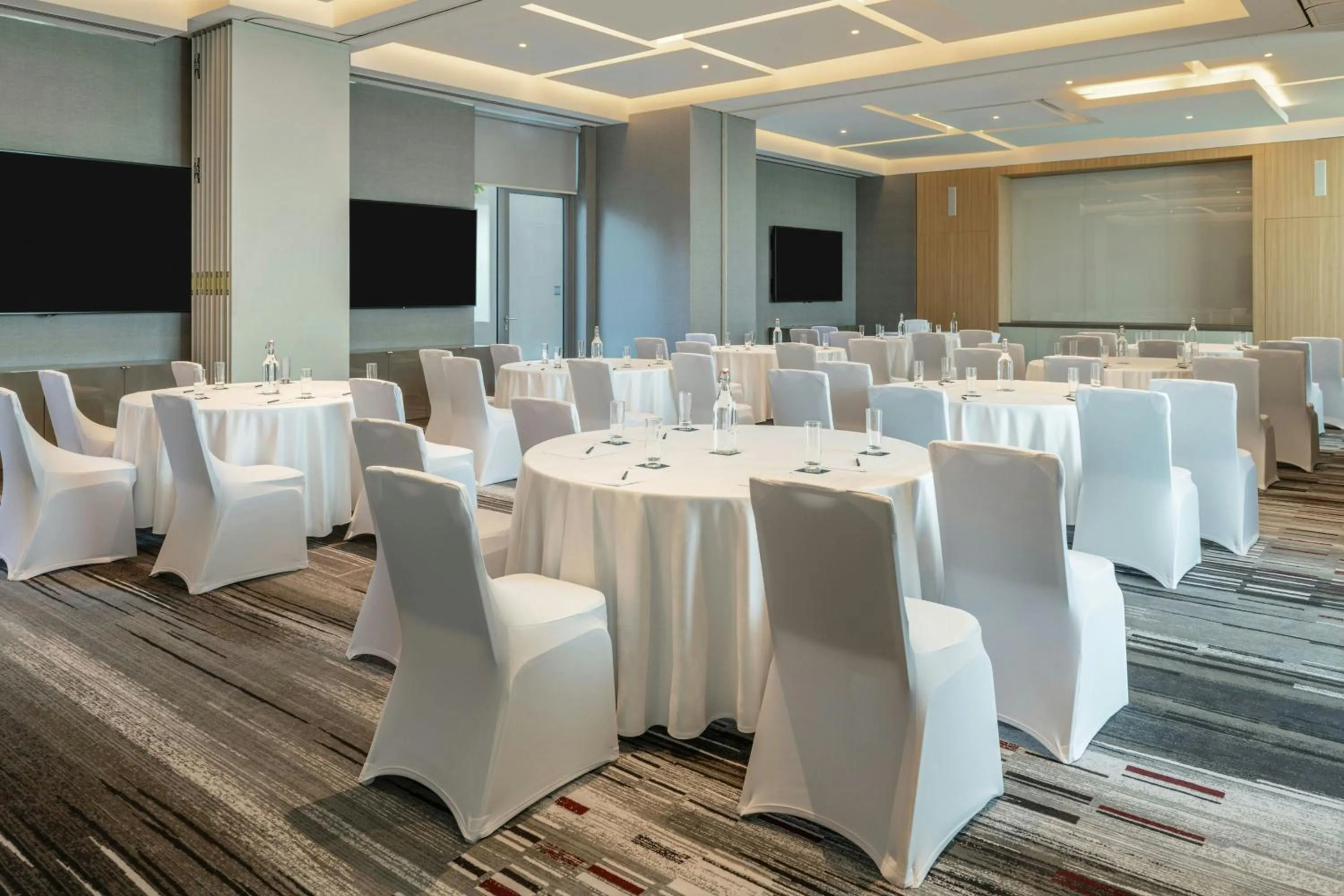 Lounge or bar in Aloft Dubai Creek