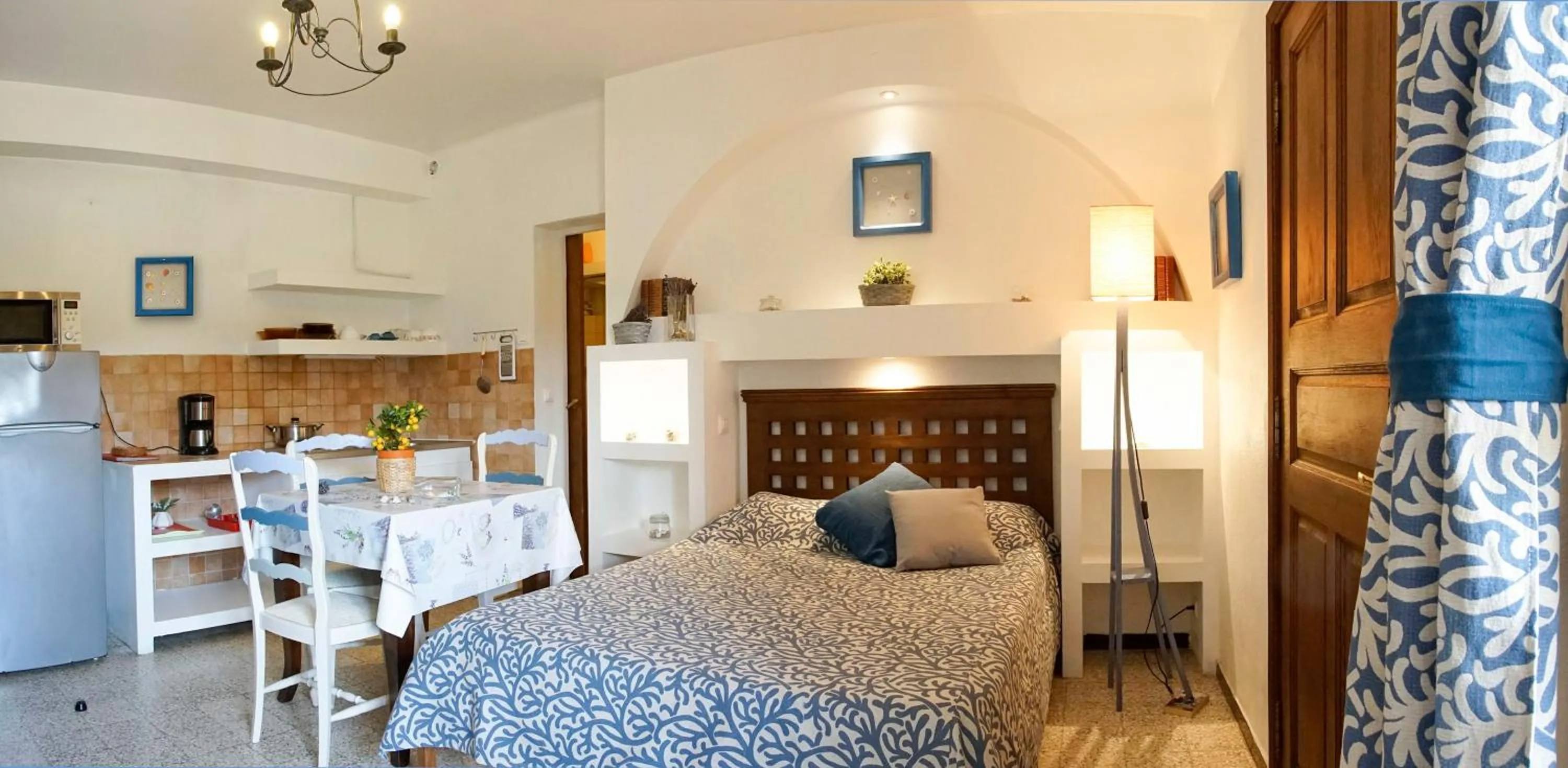 Dining area, Bed in Résidence Les Mandariniers