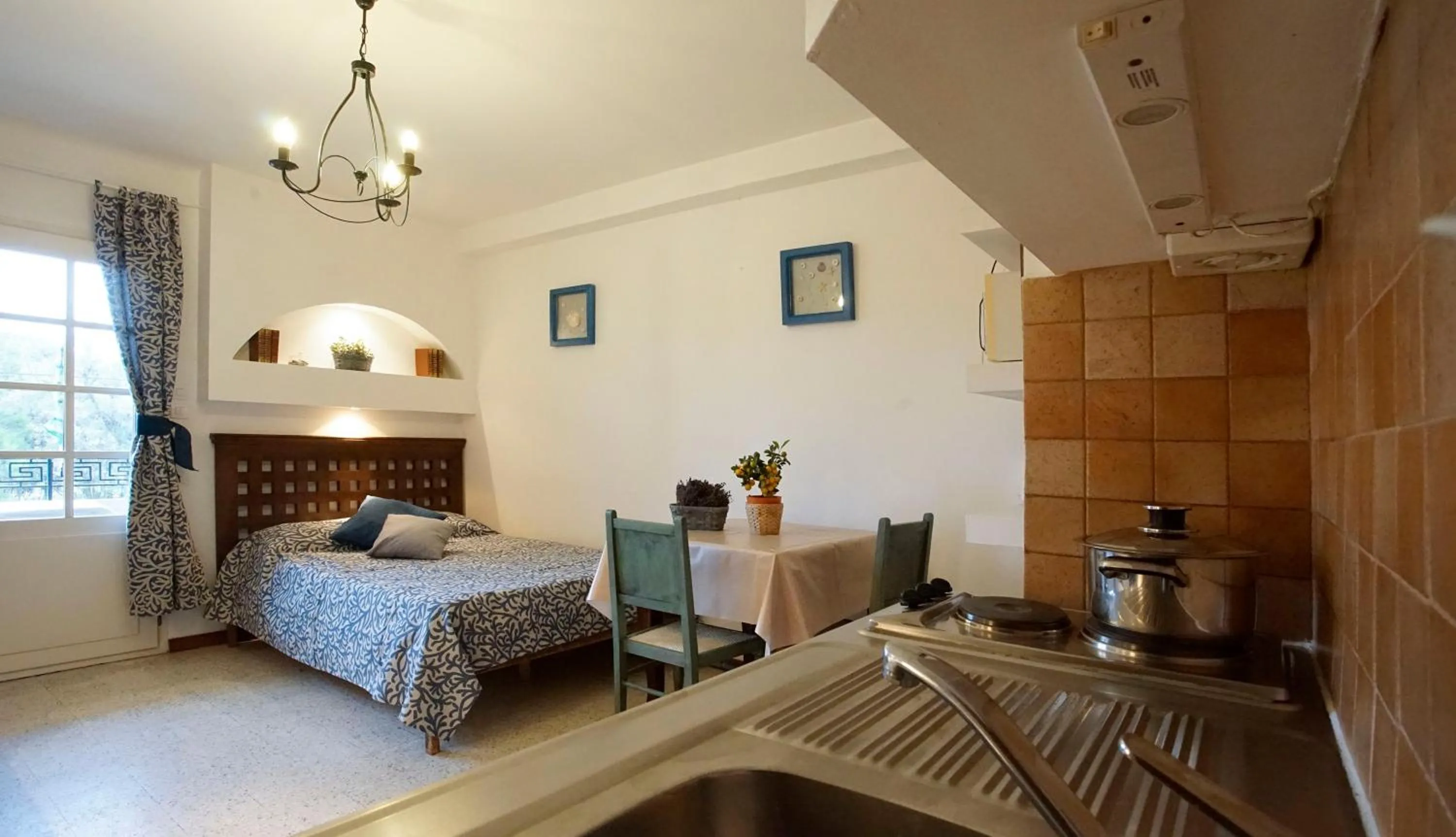 Dining area, Bed in Résidence Les Mandariniers