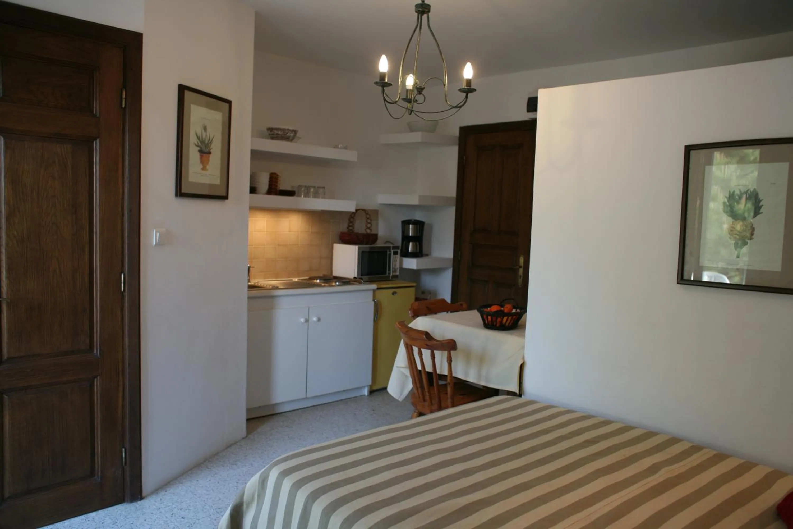 Decorative detail, Bed in Résidence Les Mandariniers