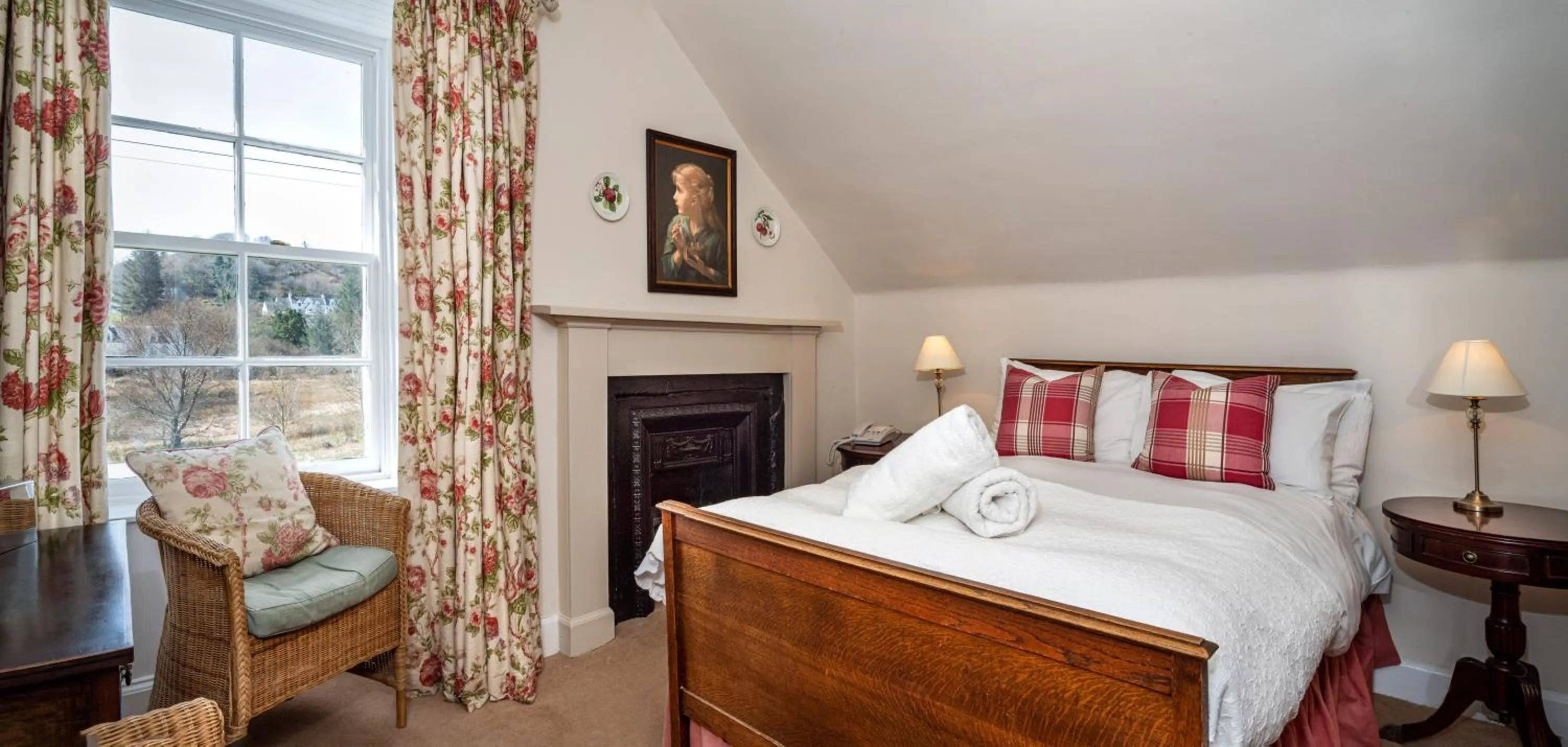 Bedroom, Bed in Hotel Eilean Iarmain