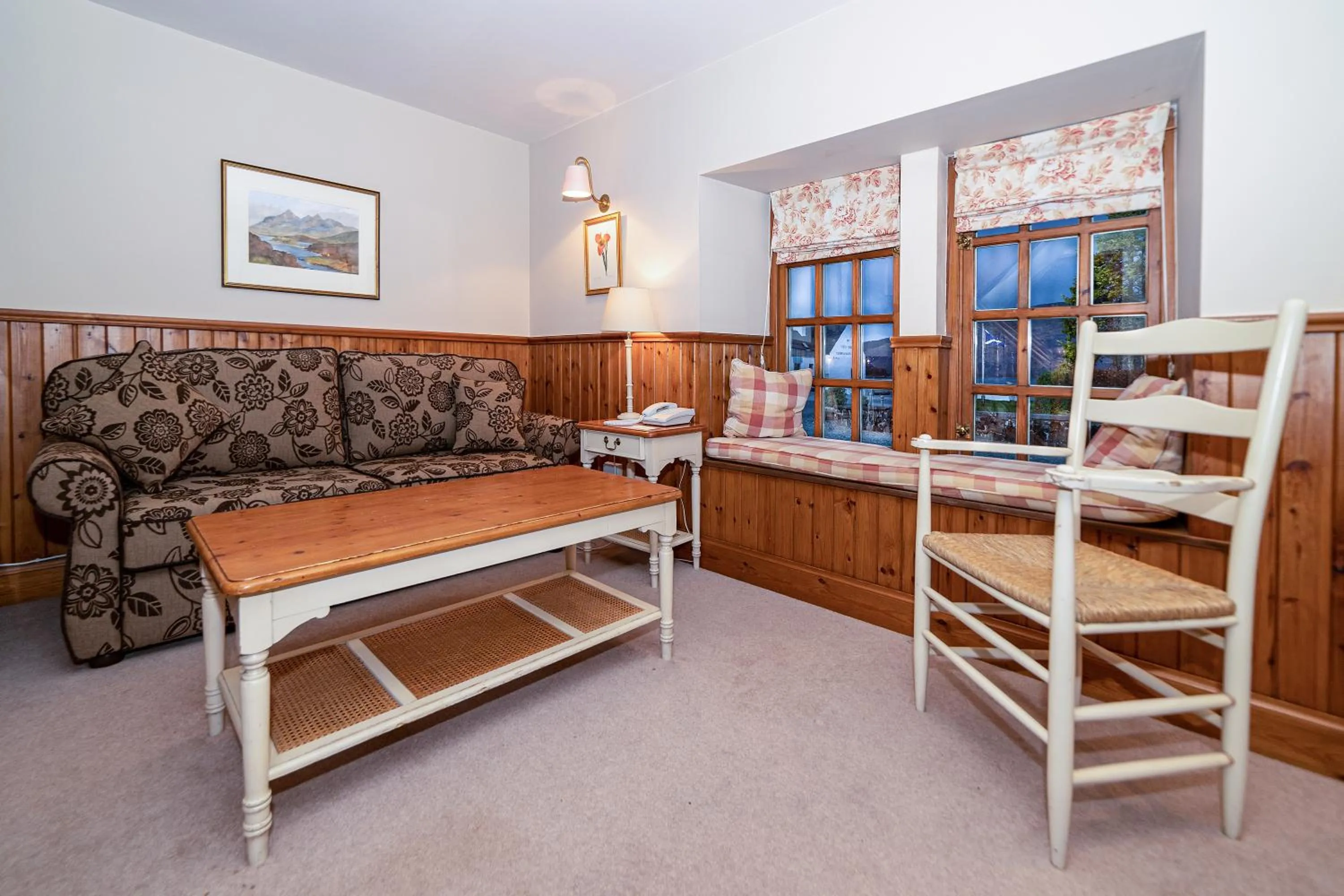 Living room, Bed in Hotel Eilean Iarmain