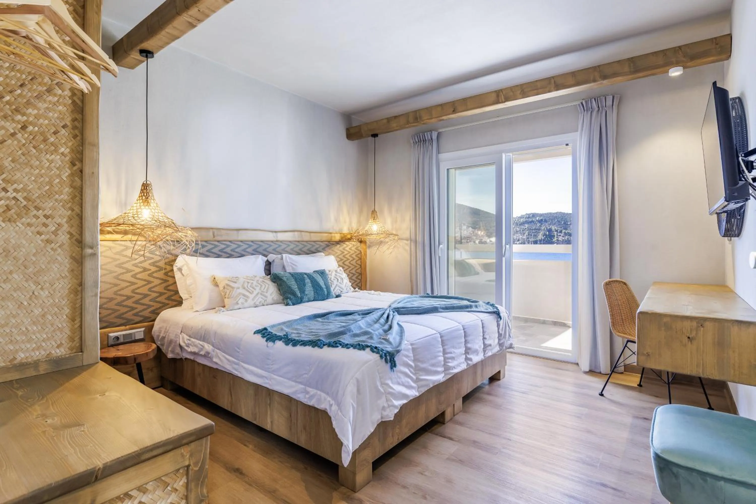 Bed in Sunrise Village Hotel Apartments