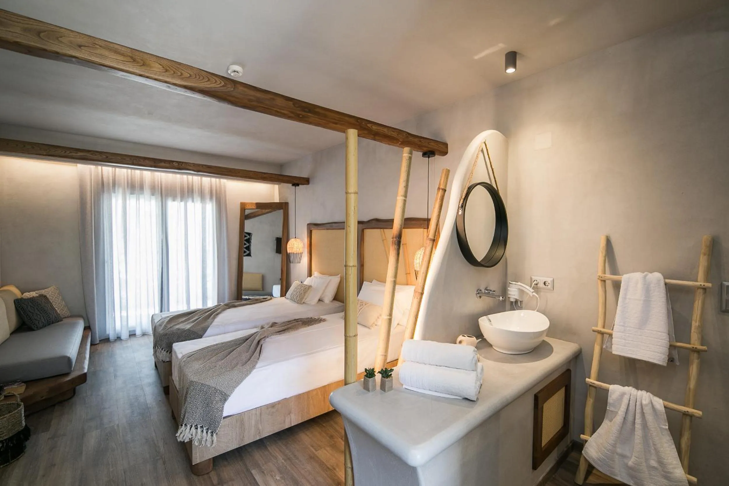 Photo of the whole room, Bed in Sunrise Village Hotel Apartments