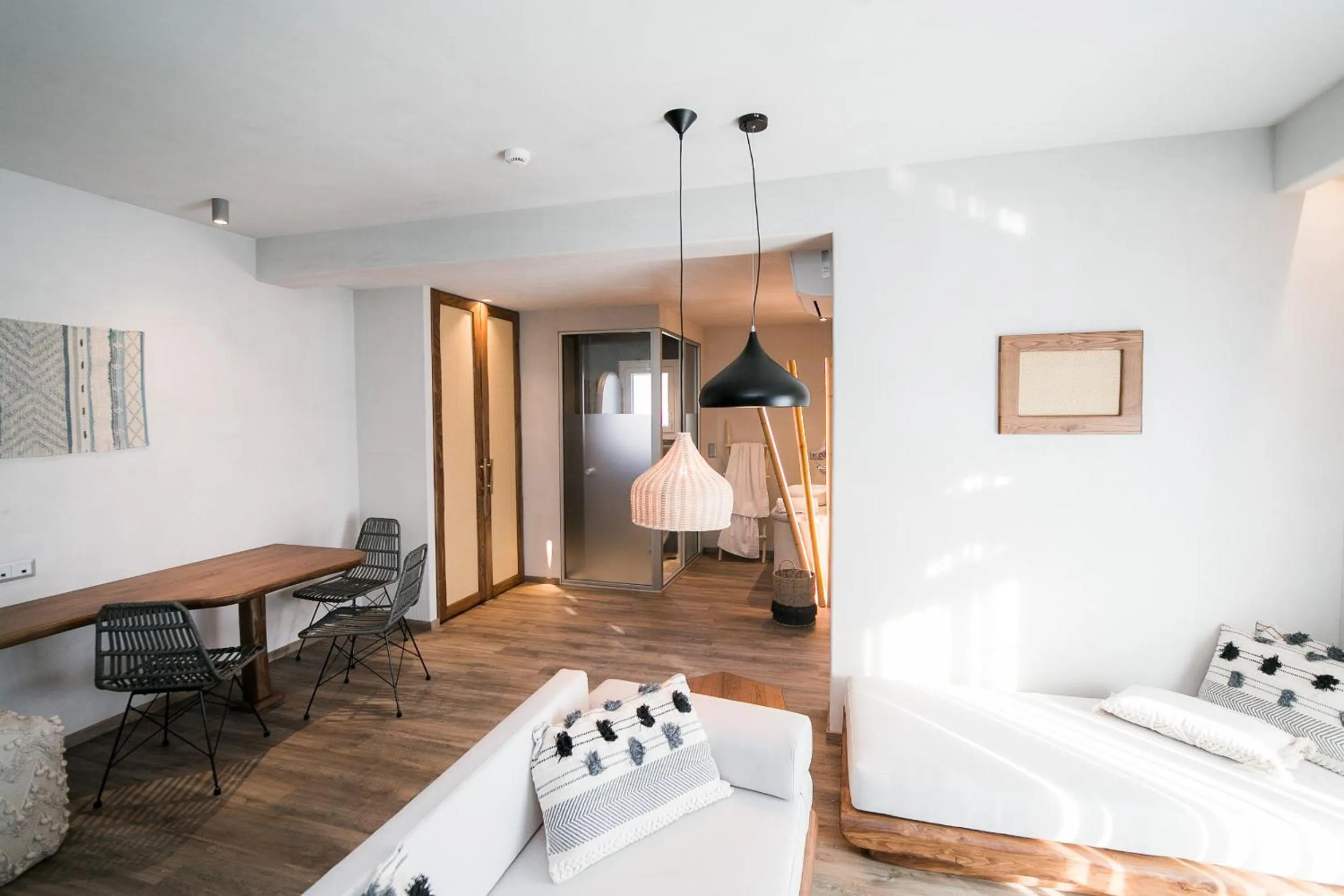 Seating area, Bed in Sunrise Village Hotel Apartments