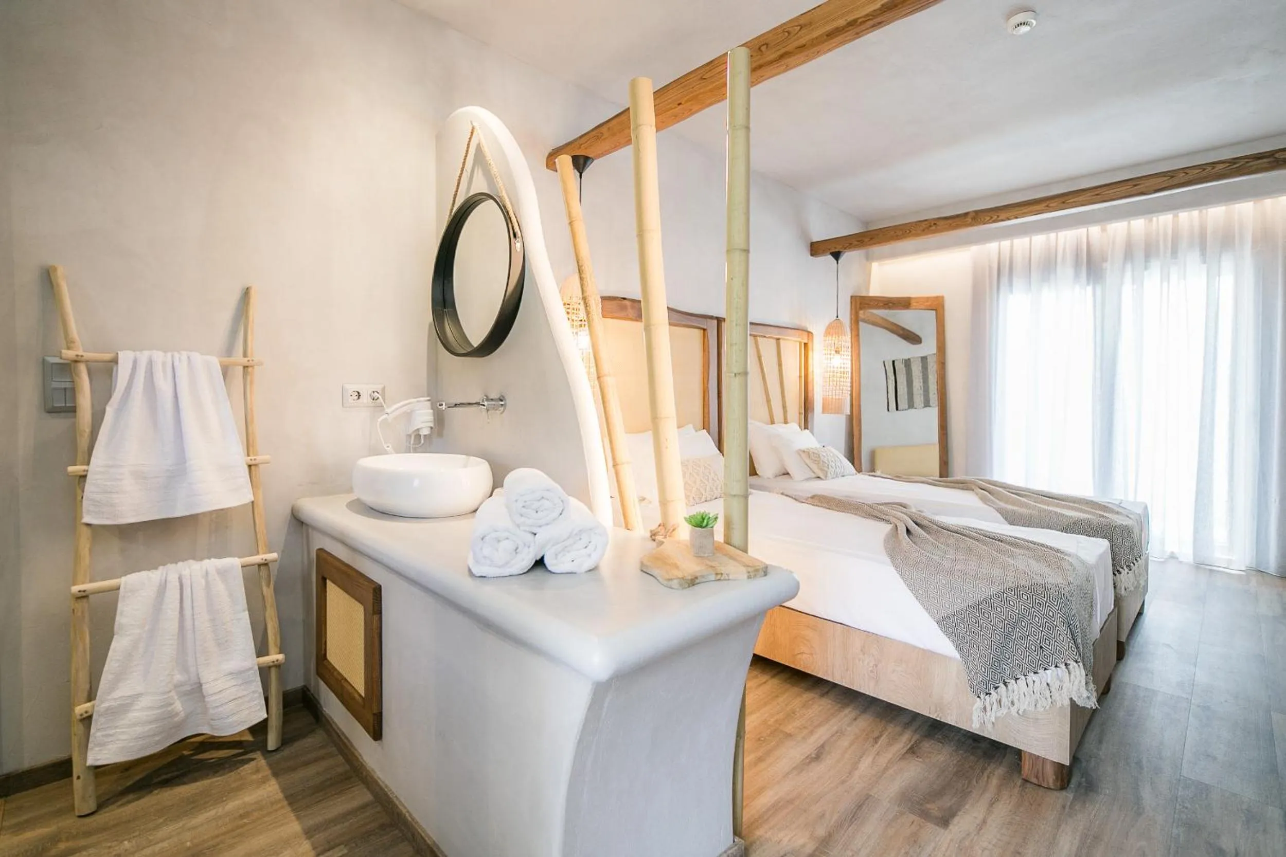 Photo of the whole room, Bed in Sunrise Village Hotel Apartments