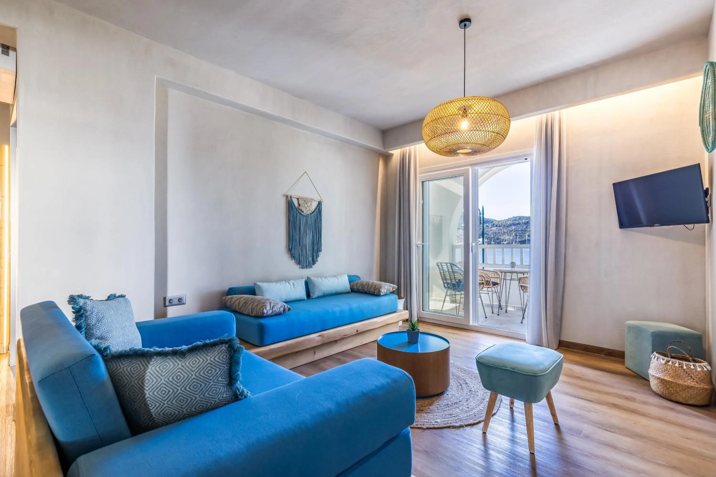 TV and multimedia in Sunrise Village Hotel Apartments