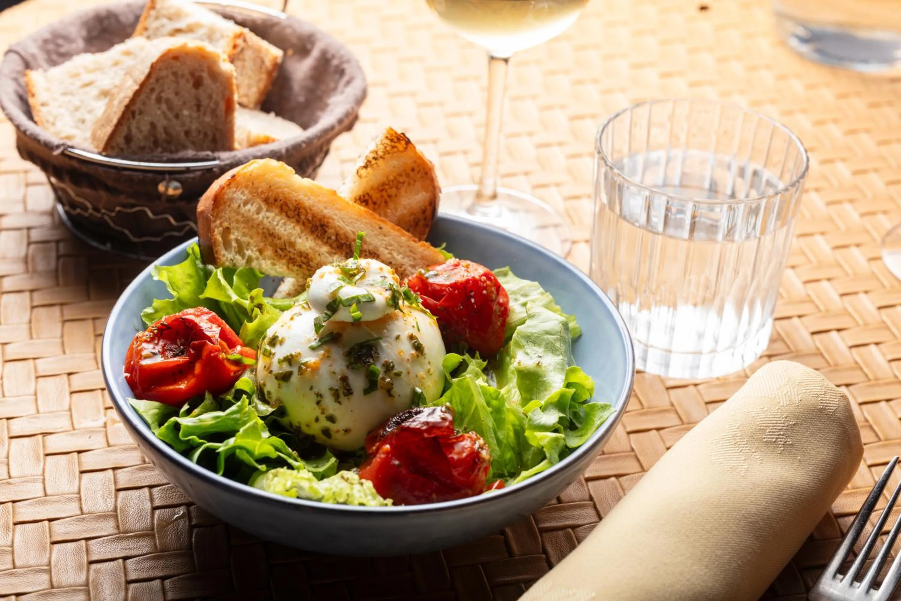 kitchen in Artémis Hôtel & Spa Bistro Coquet