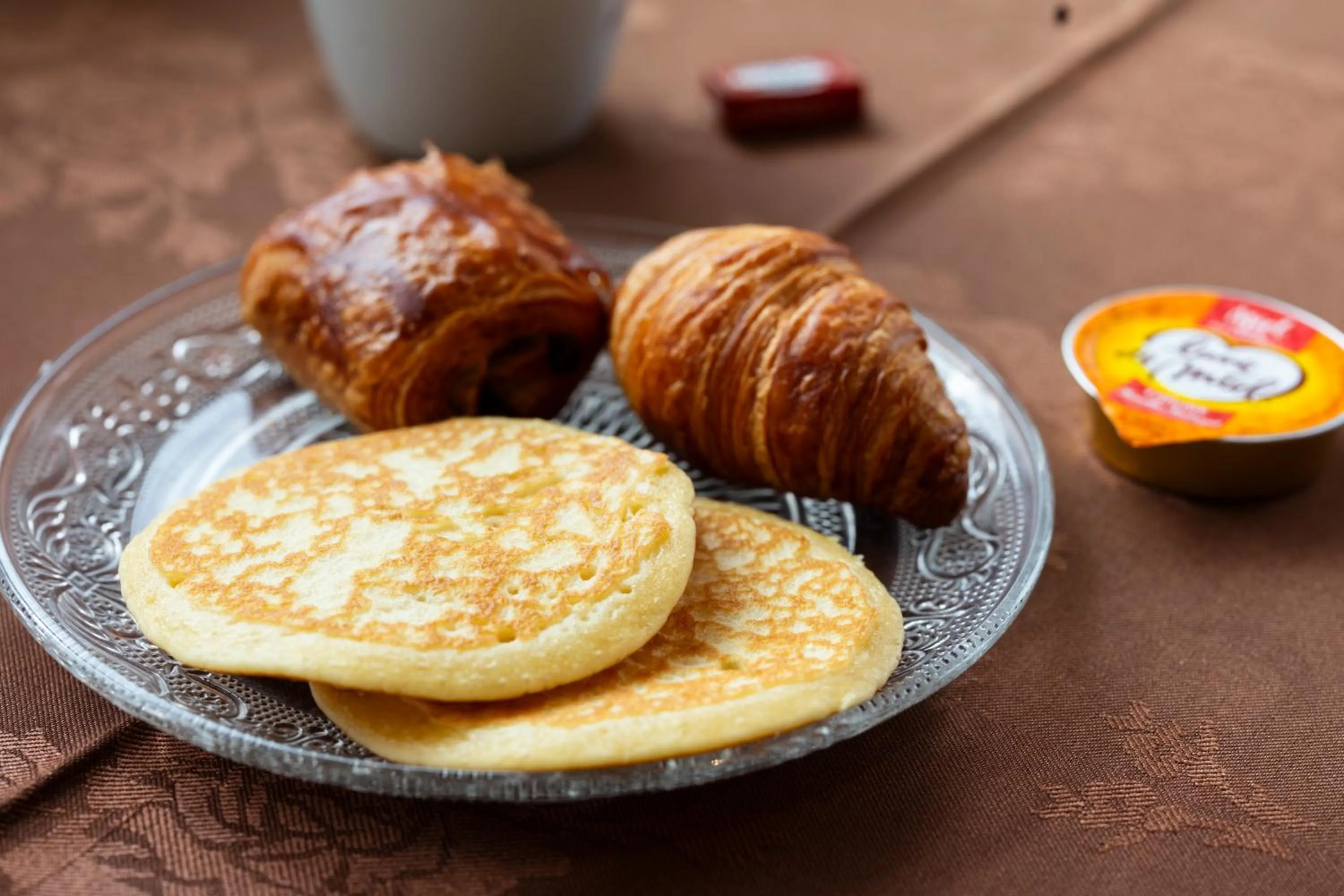 Buffet breakfast in Artémis Hôtel & Spa Bistro Coquet