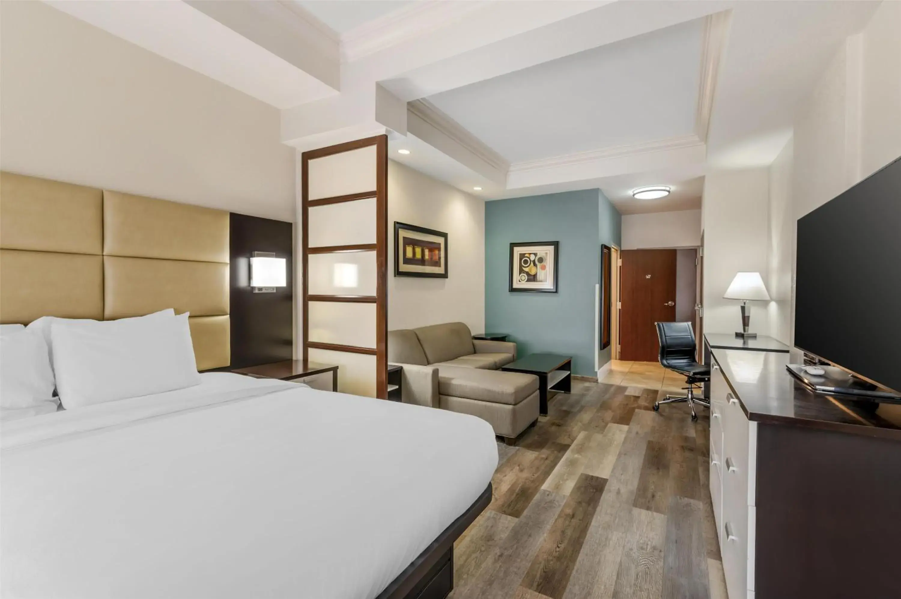 King Suite with Sofa Bed - Disability Access - Non-smoking in Best Western Plus JFK Inn & Suites King Suite with Sofa Bed - Disability Access - Non-smoking in Best Western Plus JFK Inn & Suites