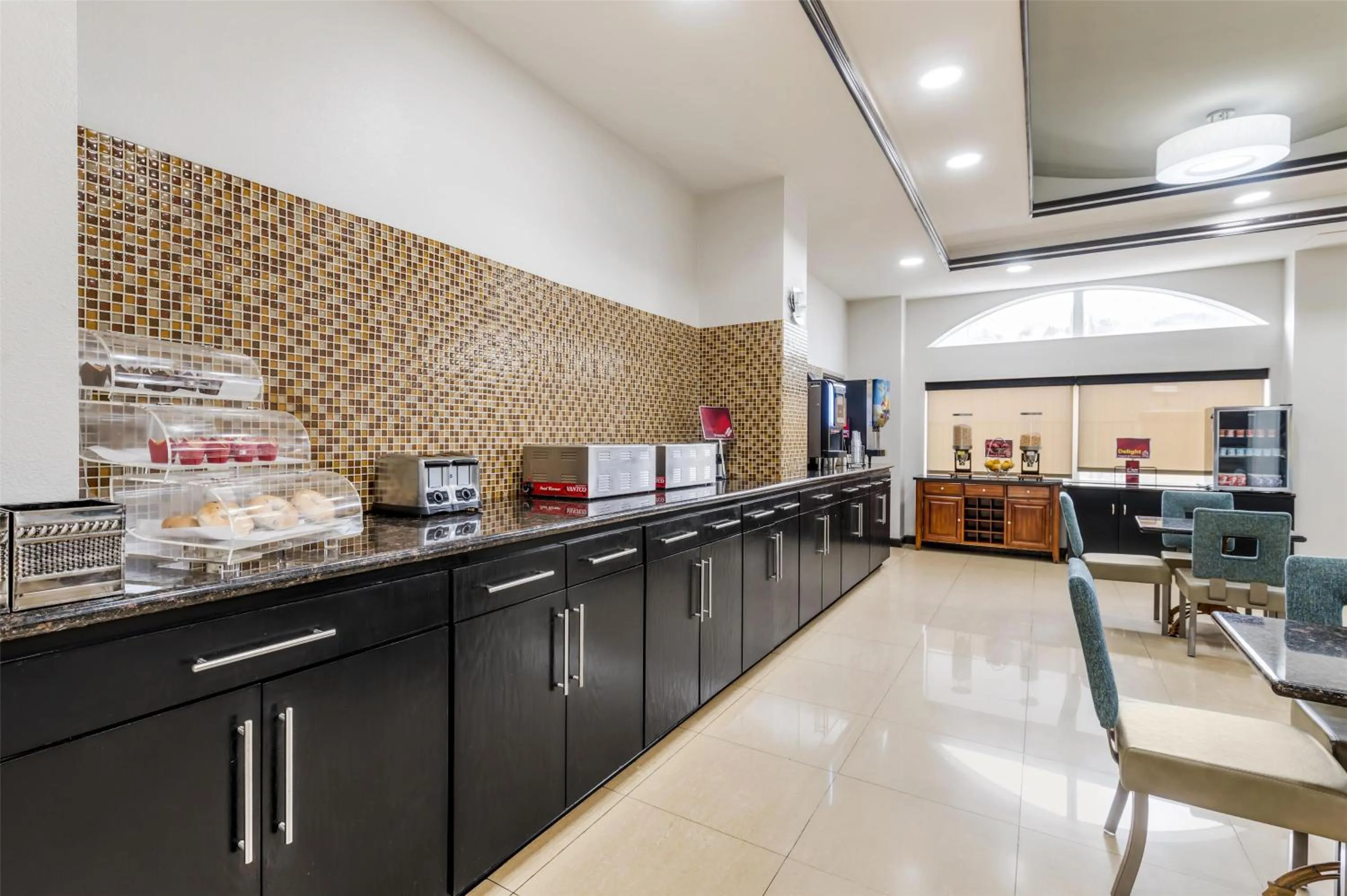 Breakfast in Best Western Plus JFK Inn & Suites