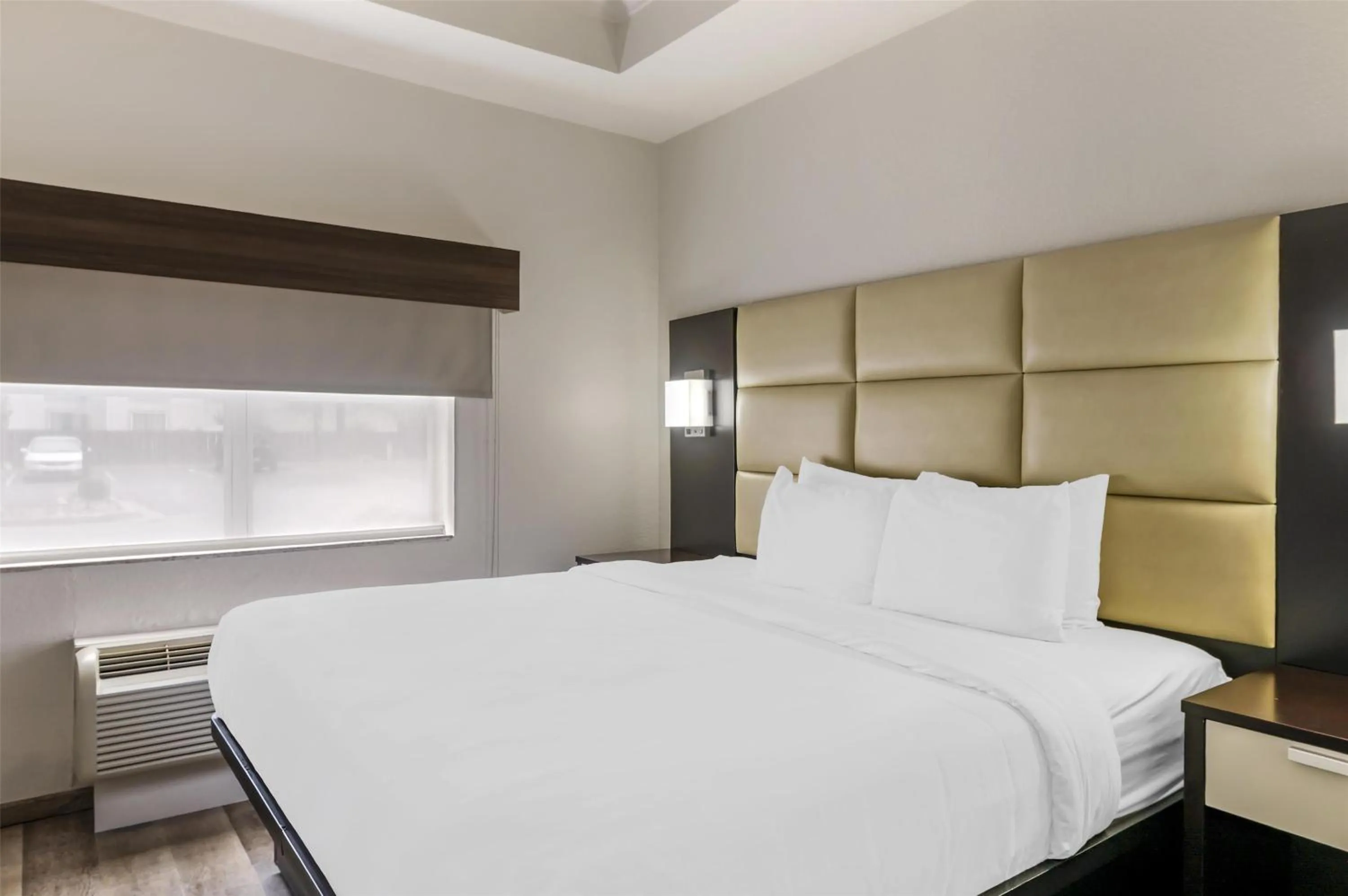 Bedroom, Bed in Best Western Plus JFK Inn & Suites