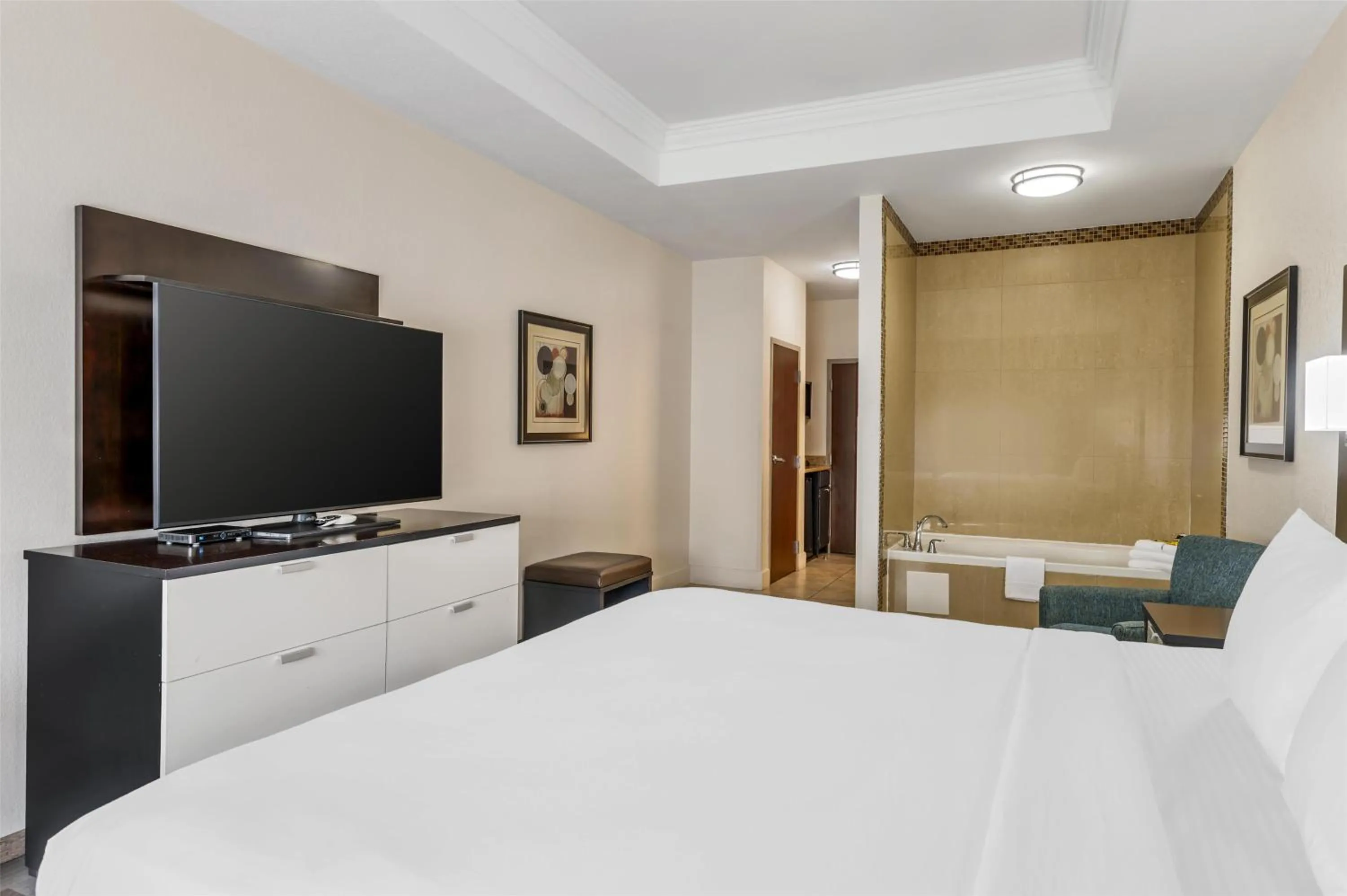 Bedroom, Bed in Best Western Plus JFK Inn & Suites