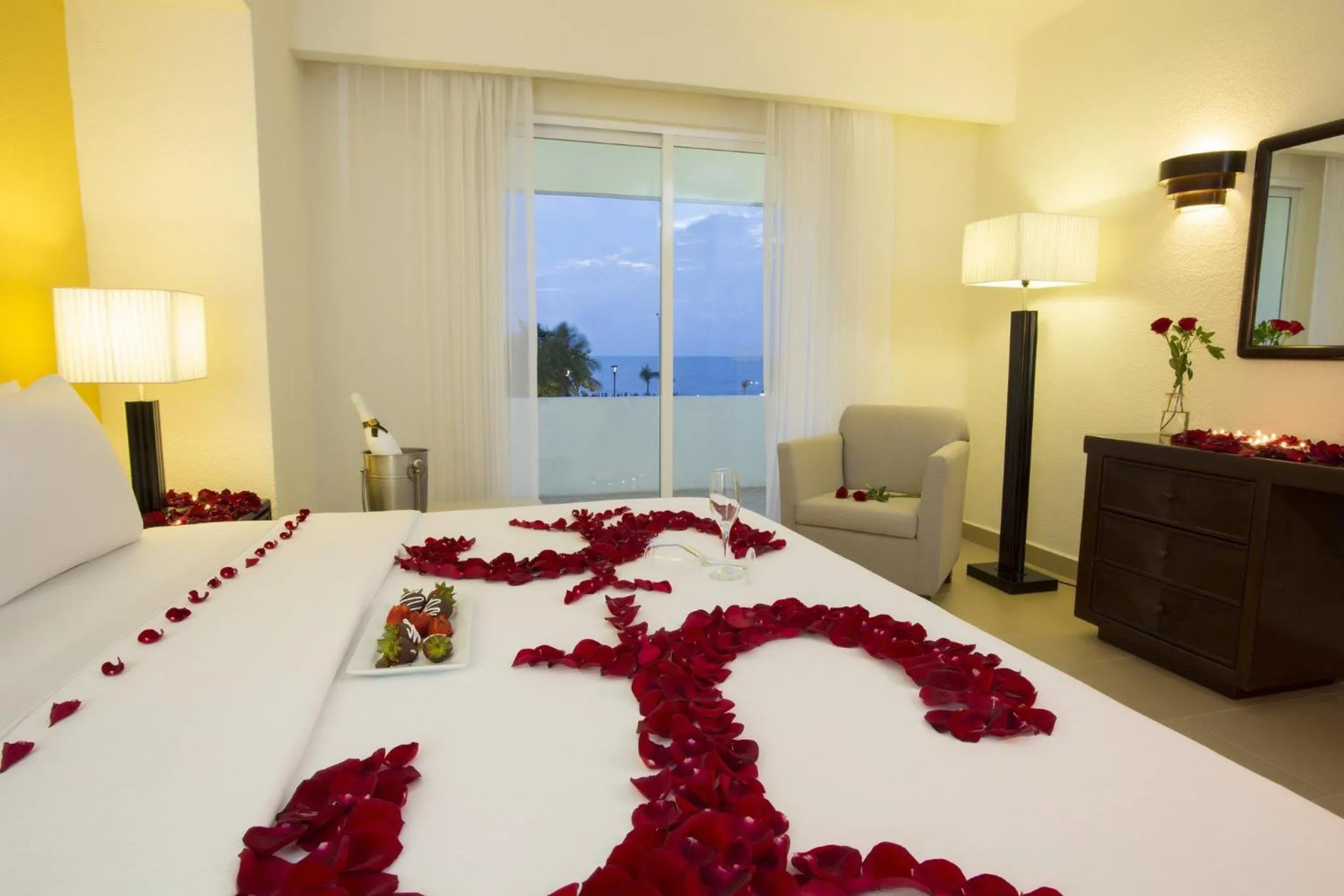 Photo of the whole room in Gamma Campeche Malecon