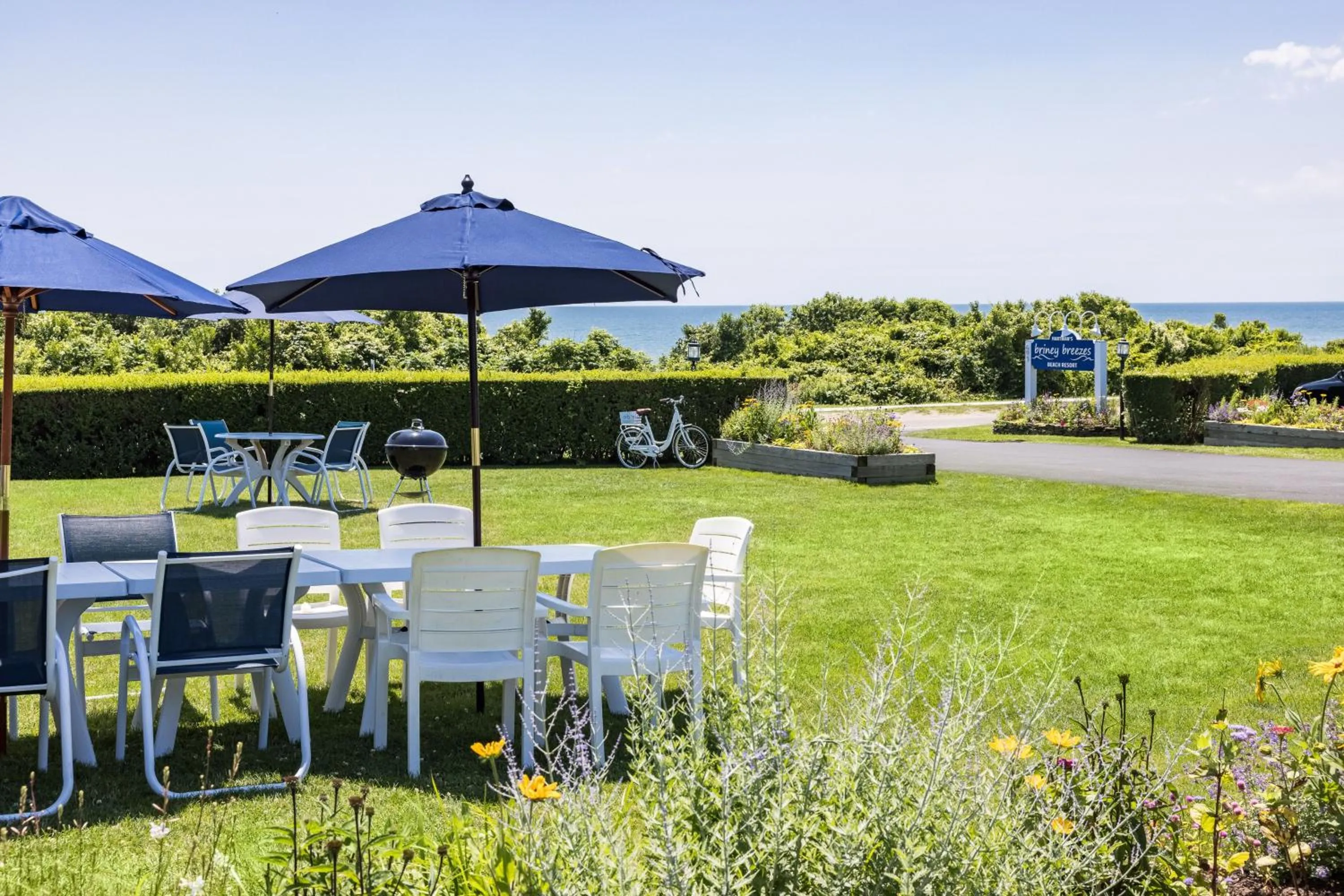 Seating area in Hartman's Briney Breezes Beach Resort