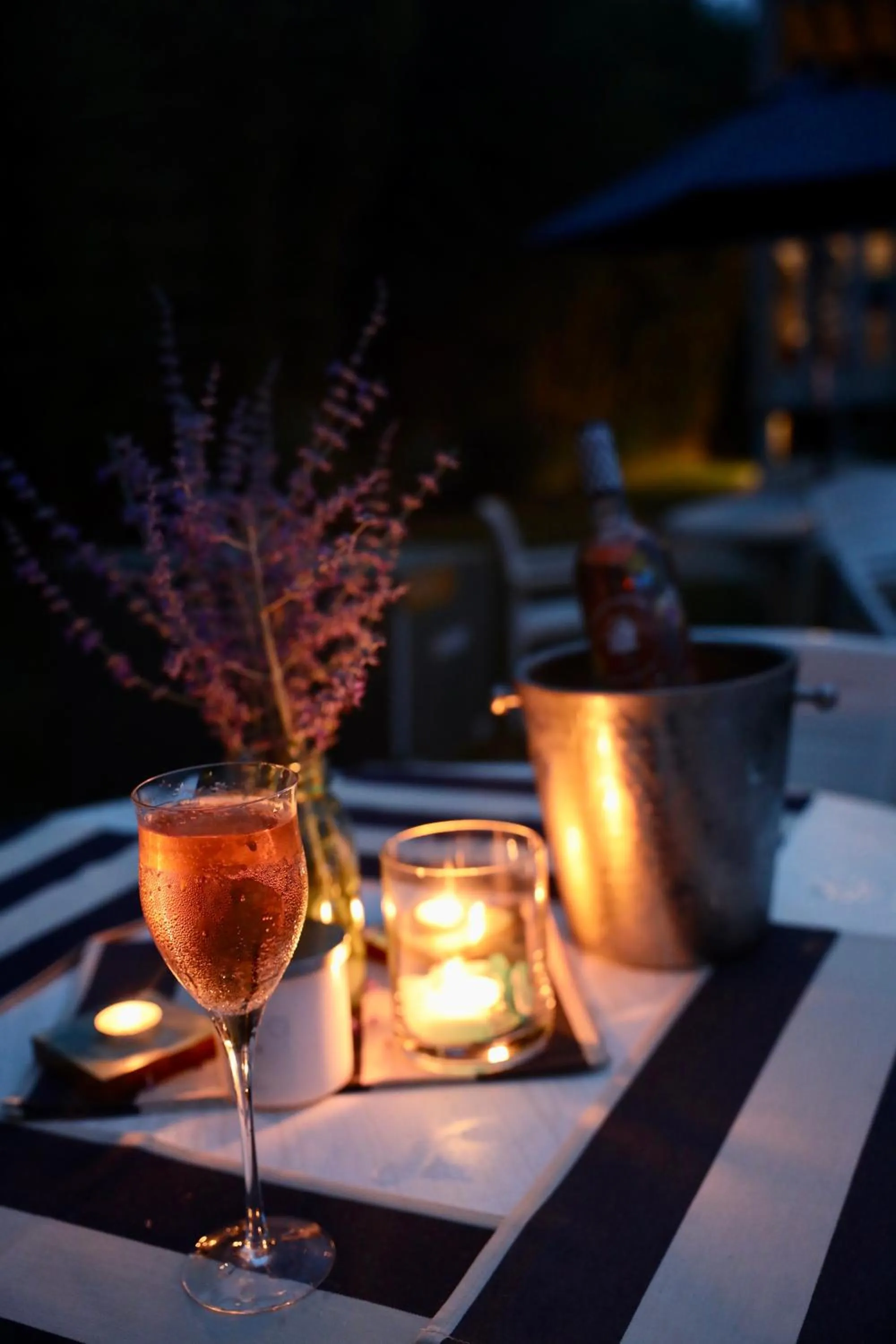 Dining area in Hartman's Briney Breezes Beach Resort
