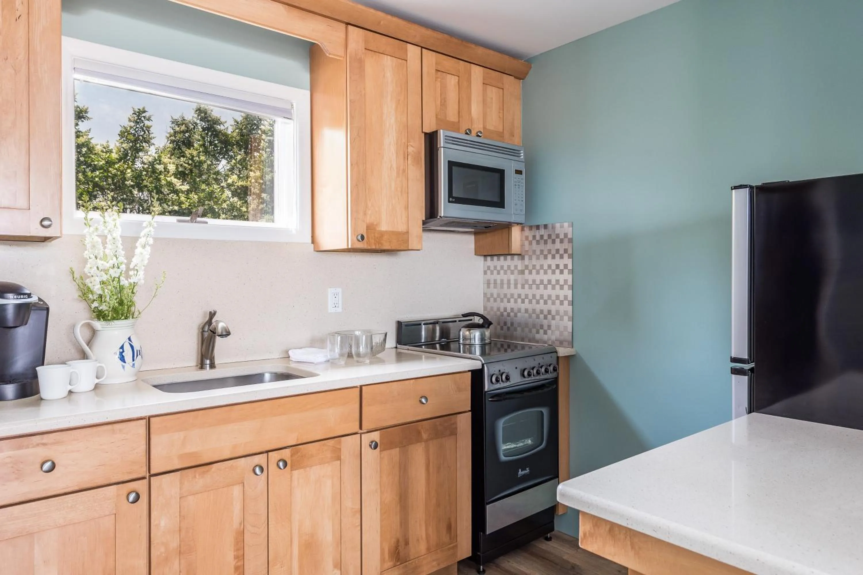 kitchen, Bed in Hartman's Briney Breezes Beach Resort