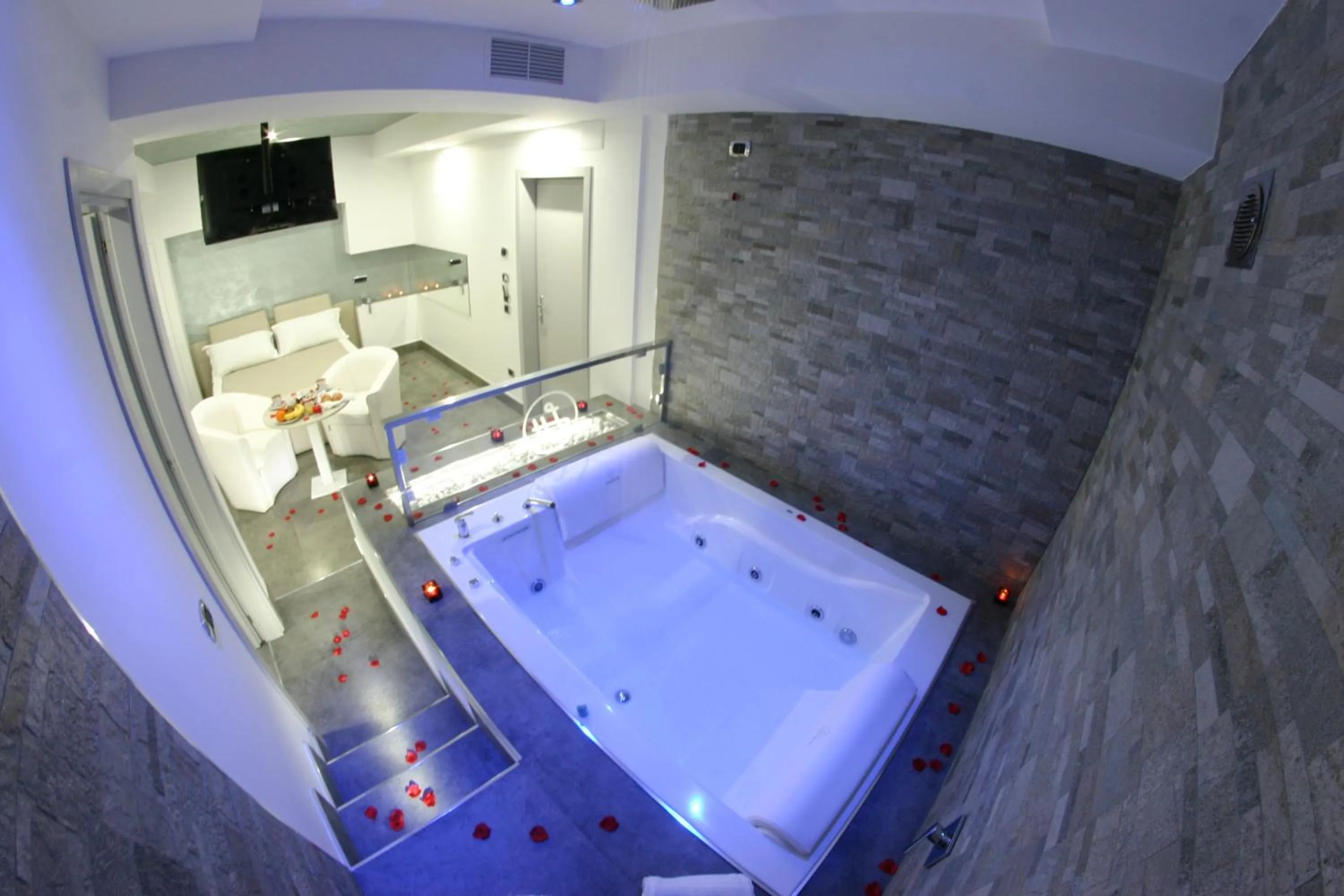 Photo of the whole room in Hotel Luxor