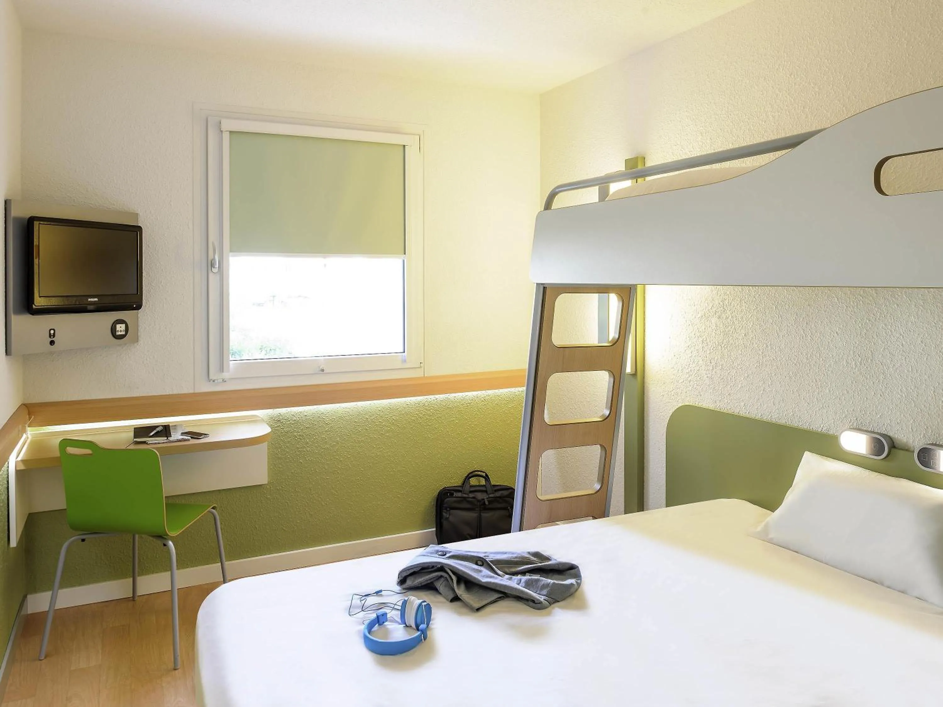 Bedroom, Bed in ibis budget Birmingham Centre