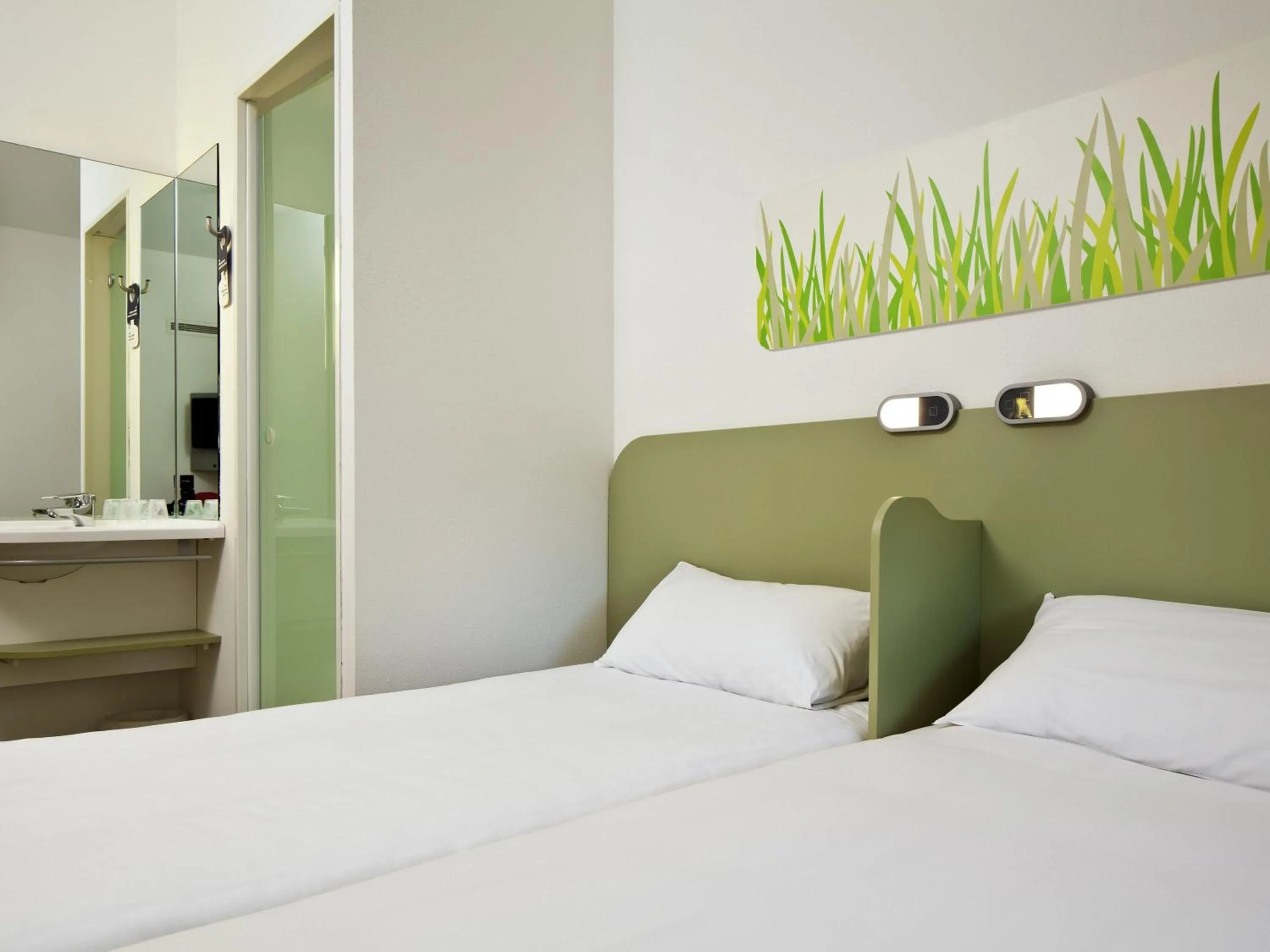 Bedroom, Bed in ibis budget Birmingham Centre