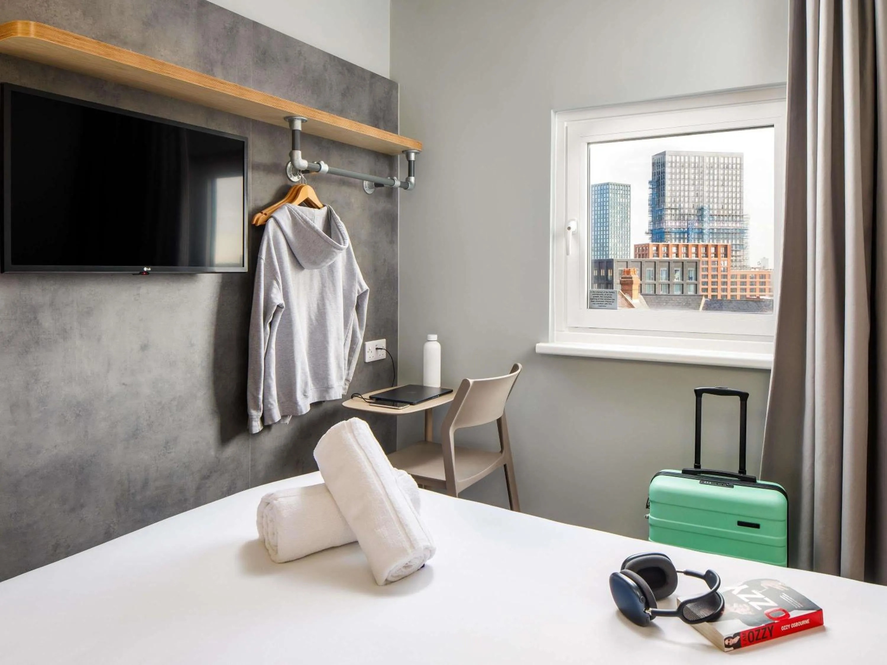 Bedroom, Bed in ibis budget Birmingham Centre