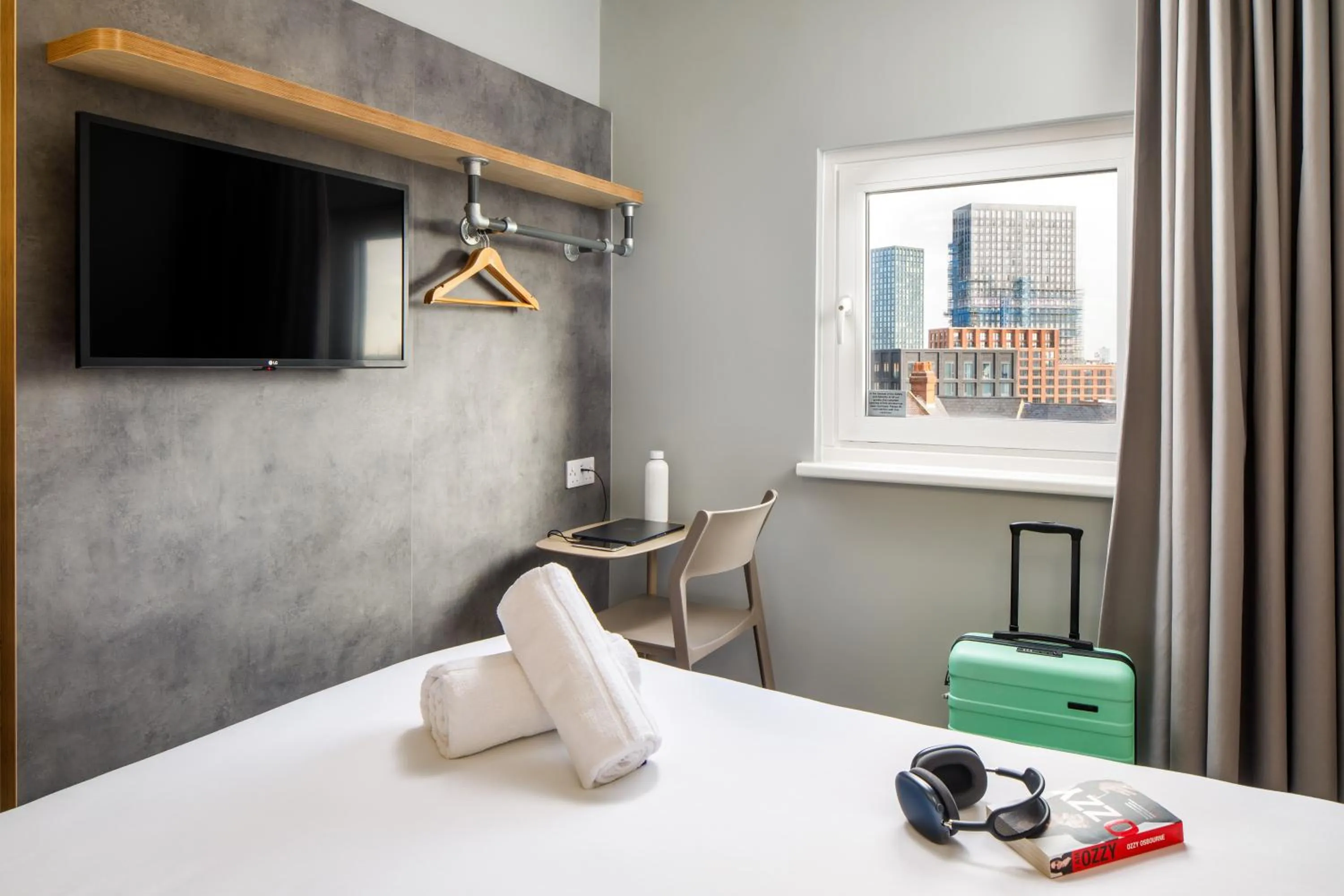 Bedroom, Bed in ibis budget Birmingham Centre