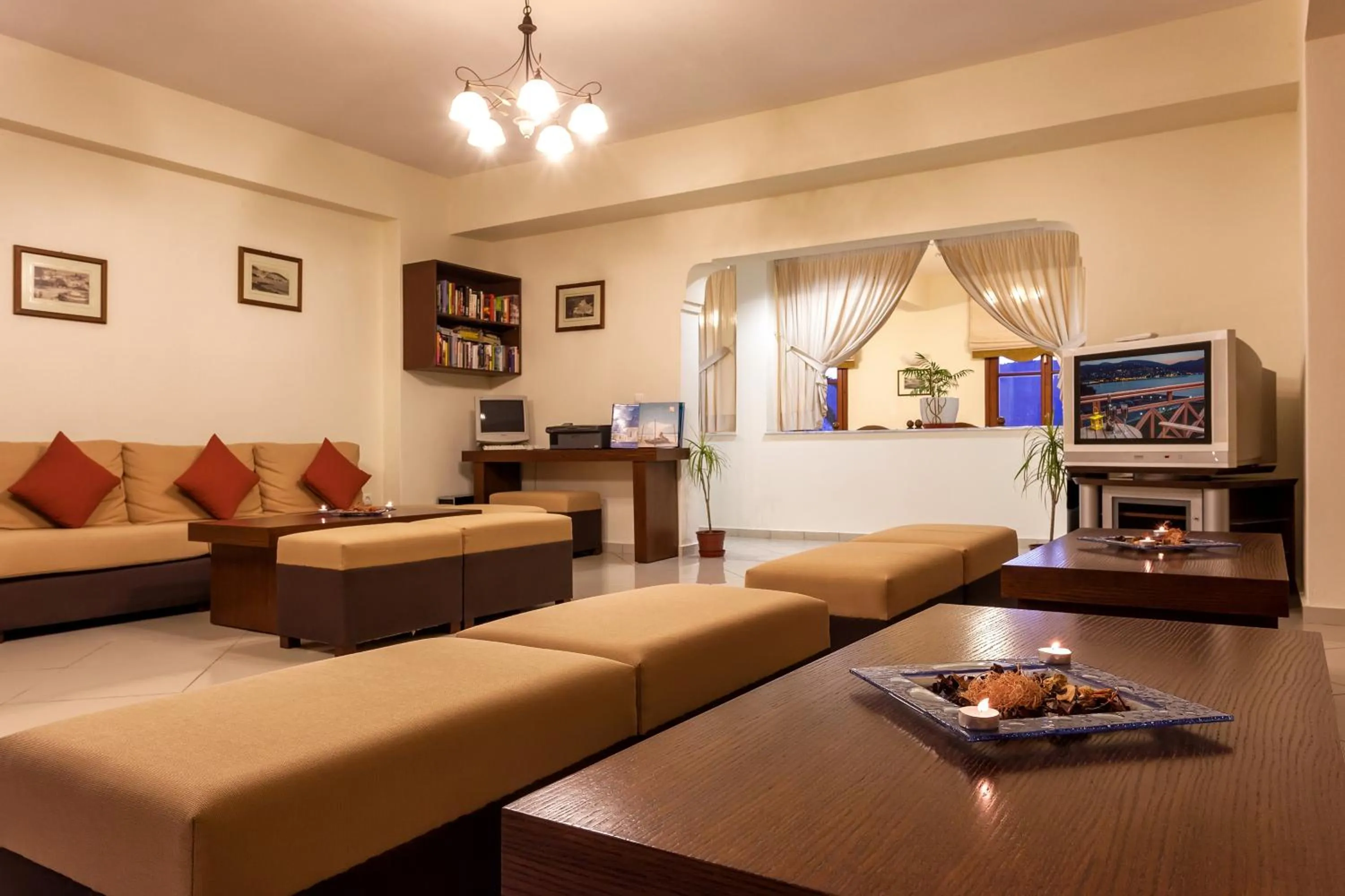 Communal lounge/ TV room in Aeolos Hotel