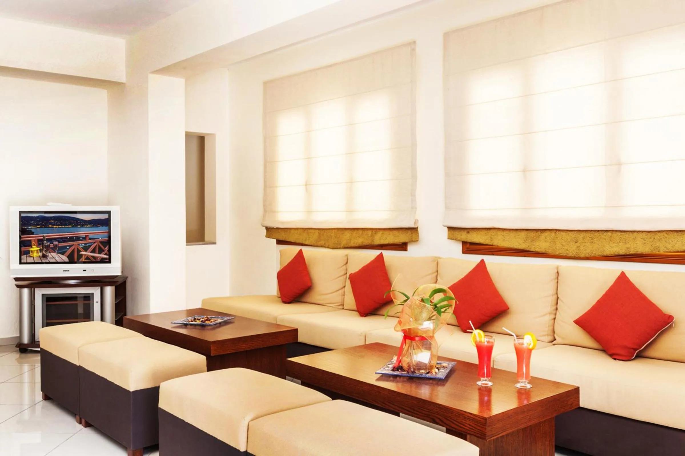 Communal lounge/ TV room in Aeolos Hotel