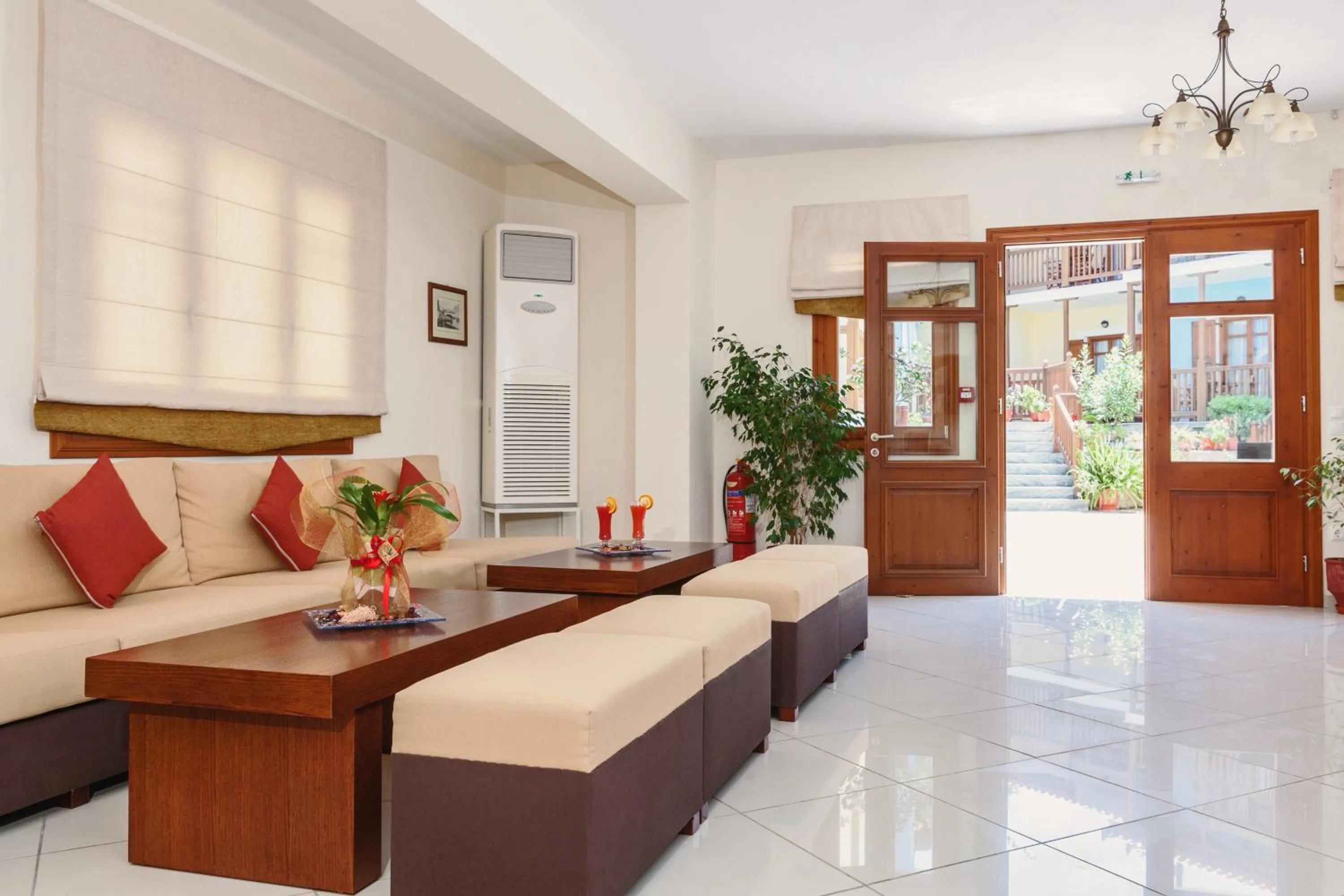 Communal lounge/ TV room, Bed in Aeolos Hotel