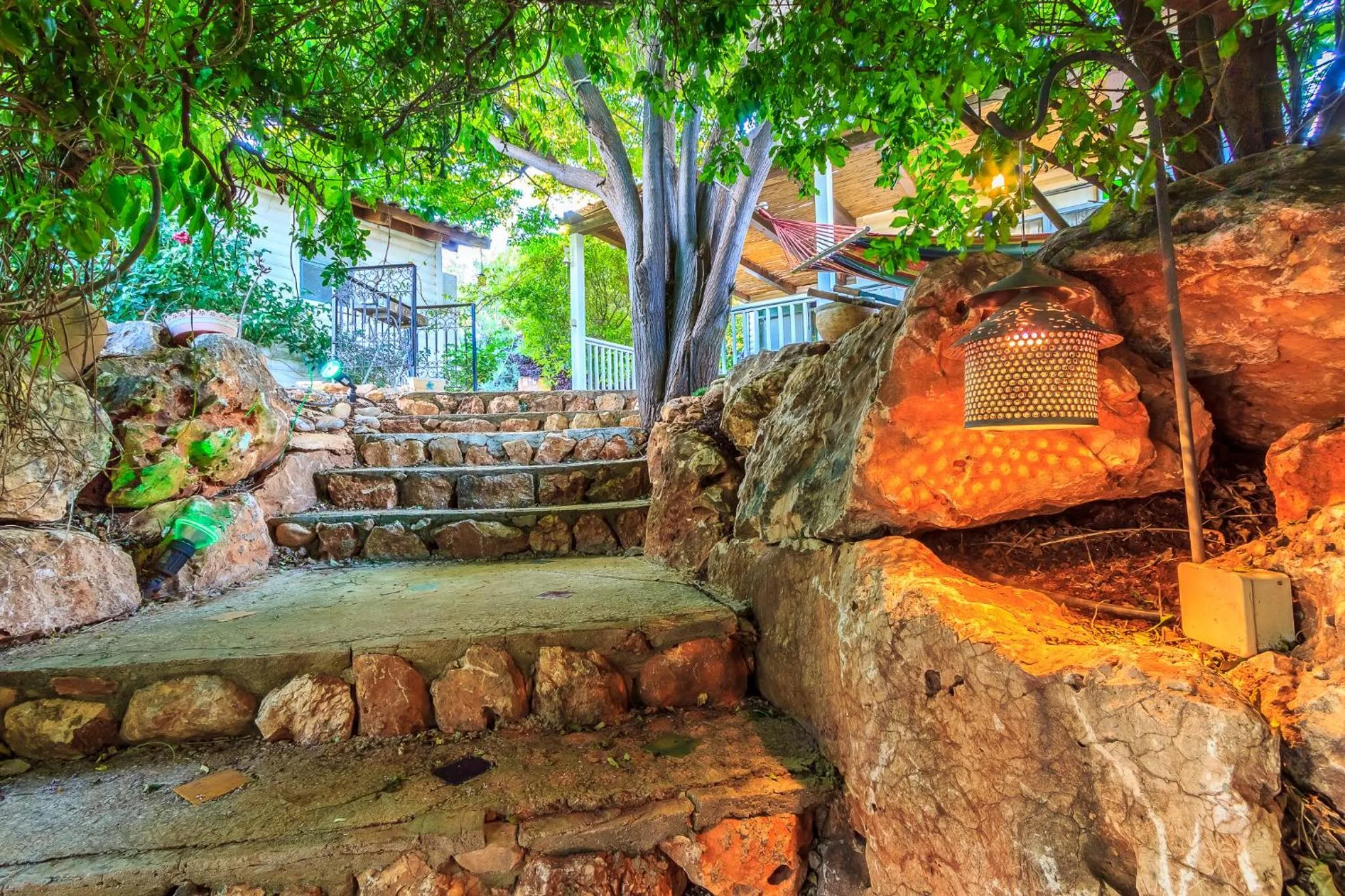 Garden in Betzel Ha'Ella