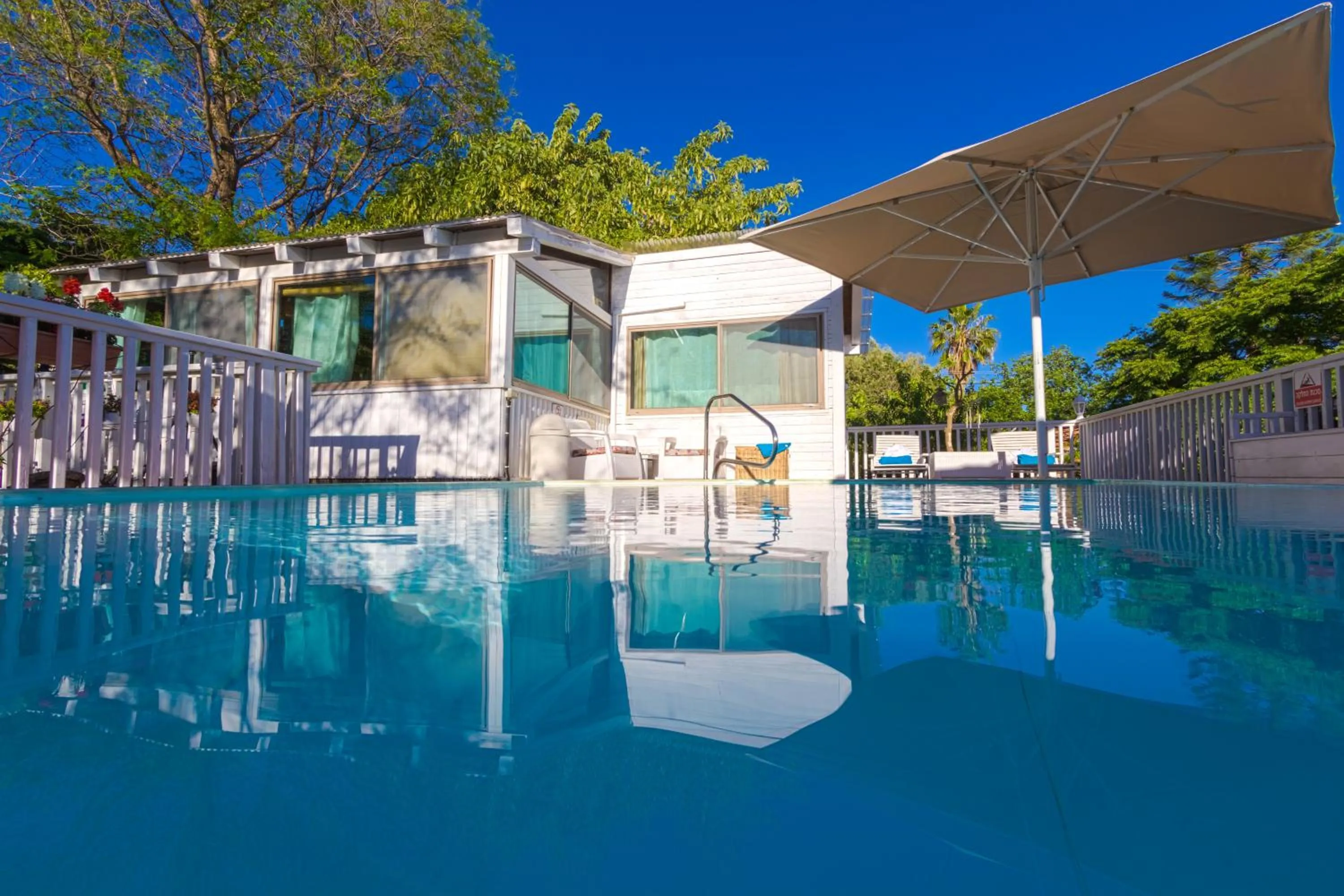 Swimming pool in Betzel Ha'Ella