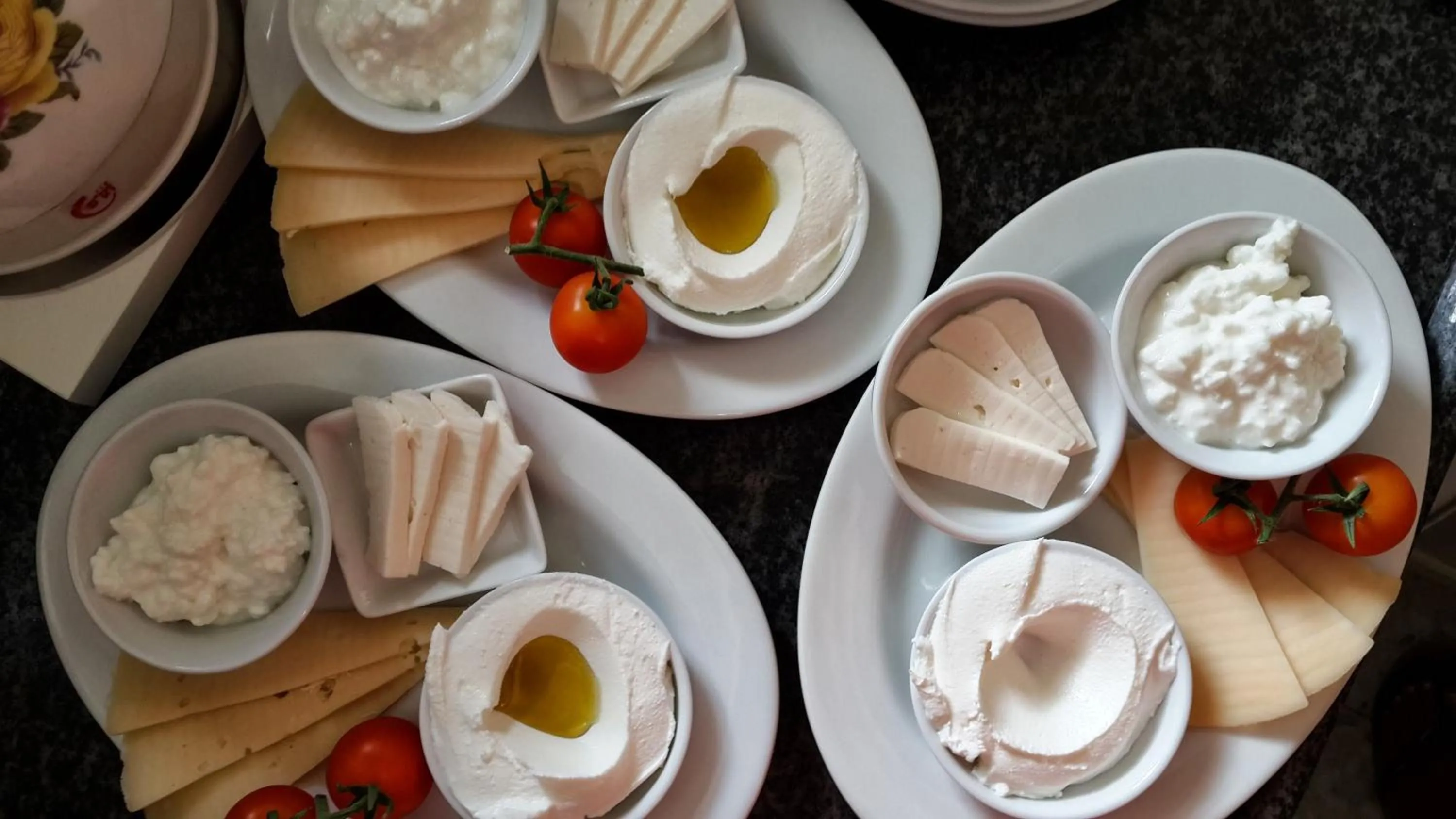 Restaurant/places to eat in Betzel Ha'Ella