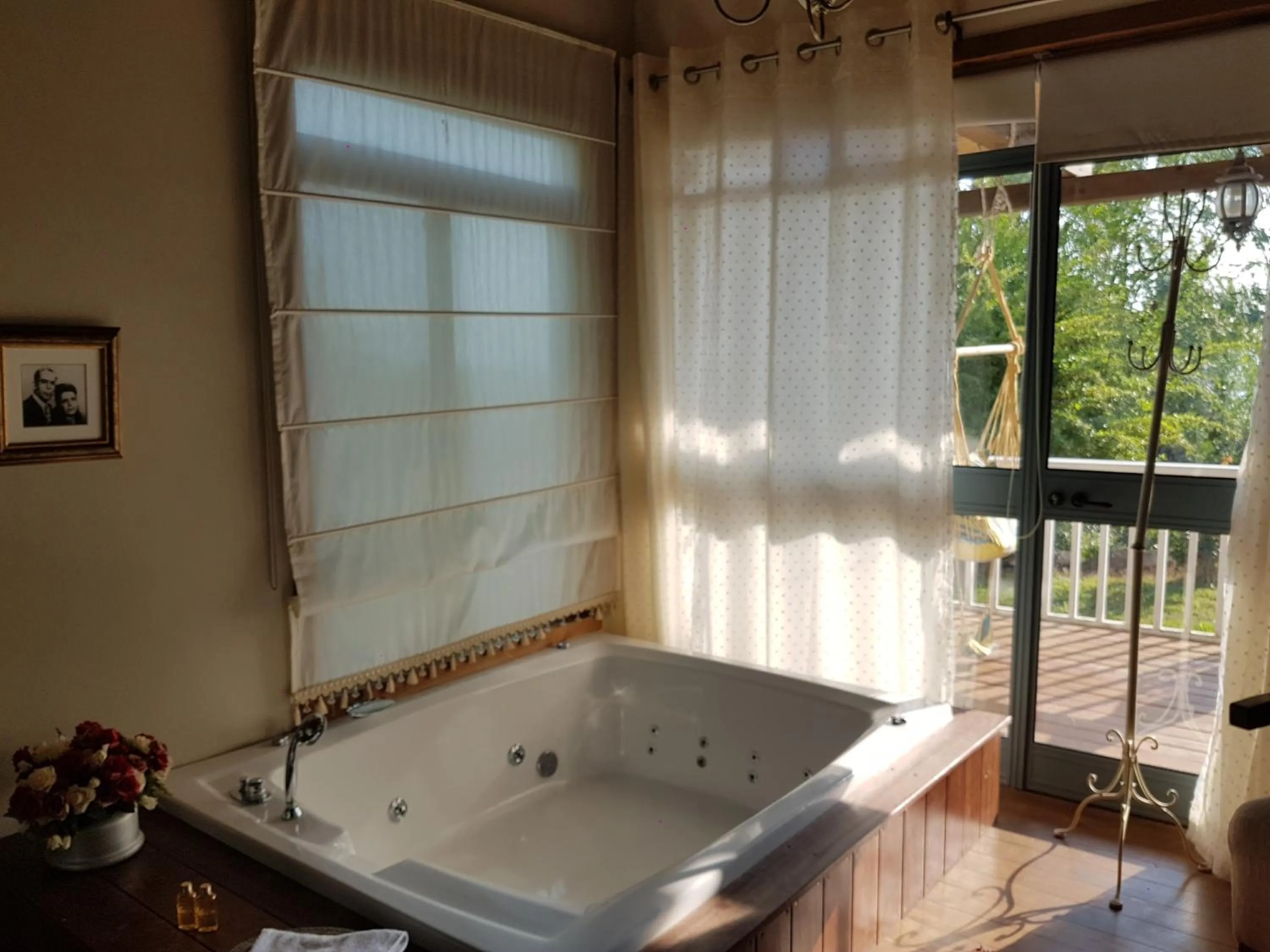 Hot Tub in Betzel Ha'Ella