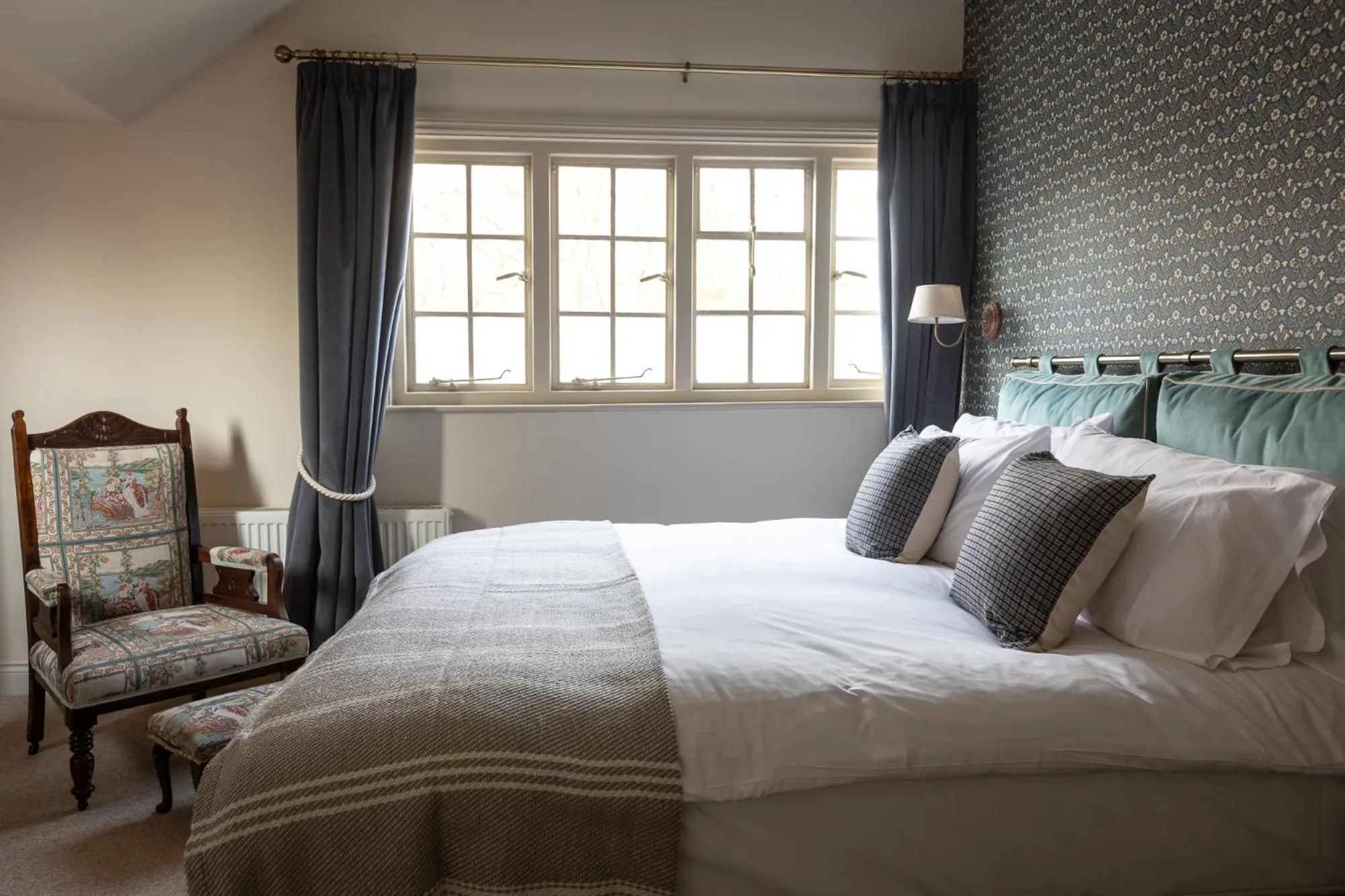 Bedroom, Bed in The Running Horses