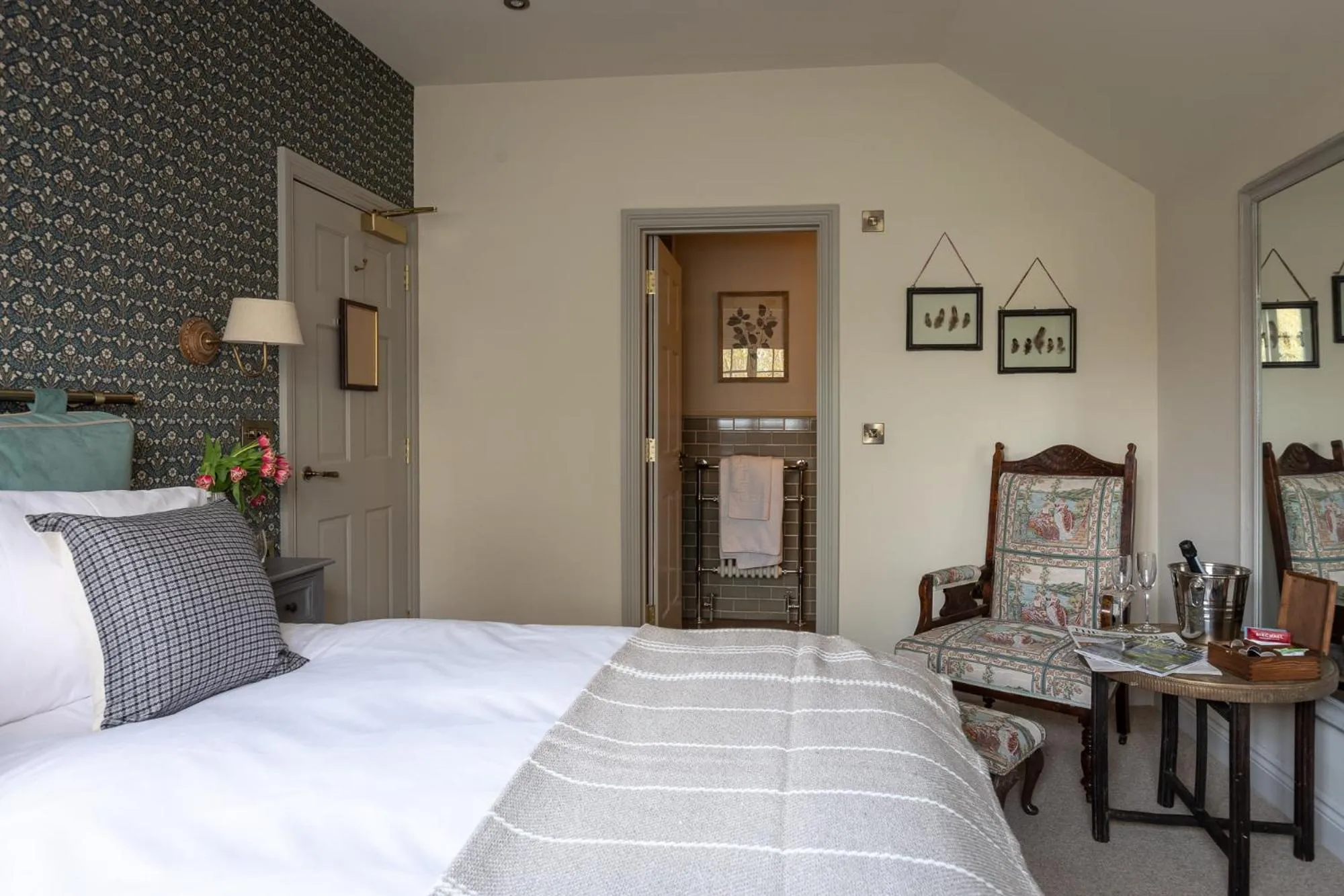 Bedroom, Bed in The Running Horses