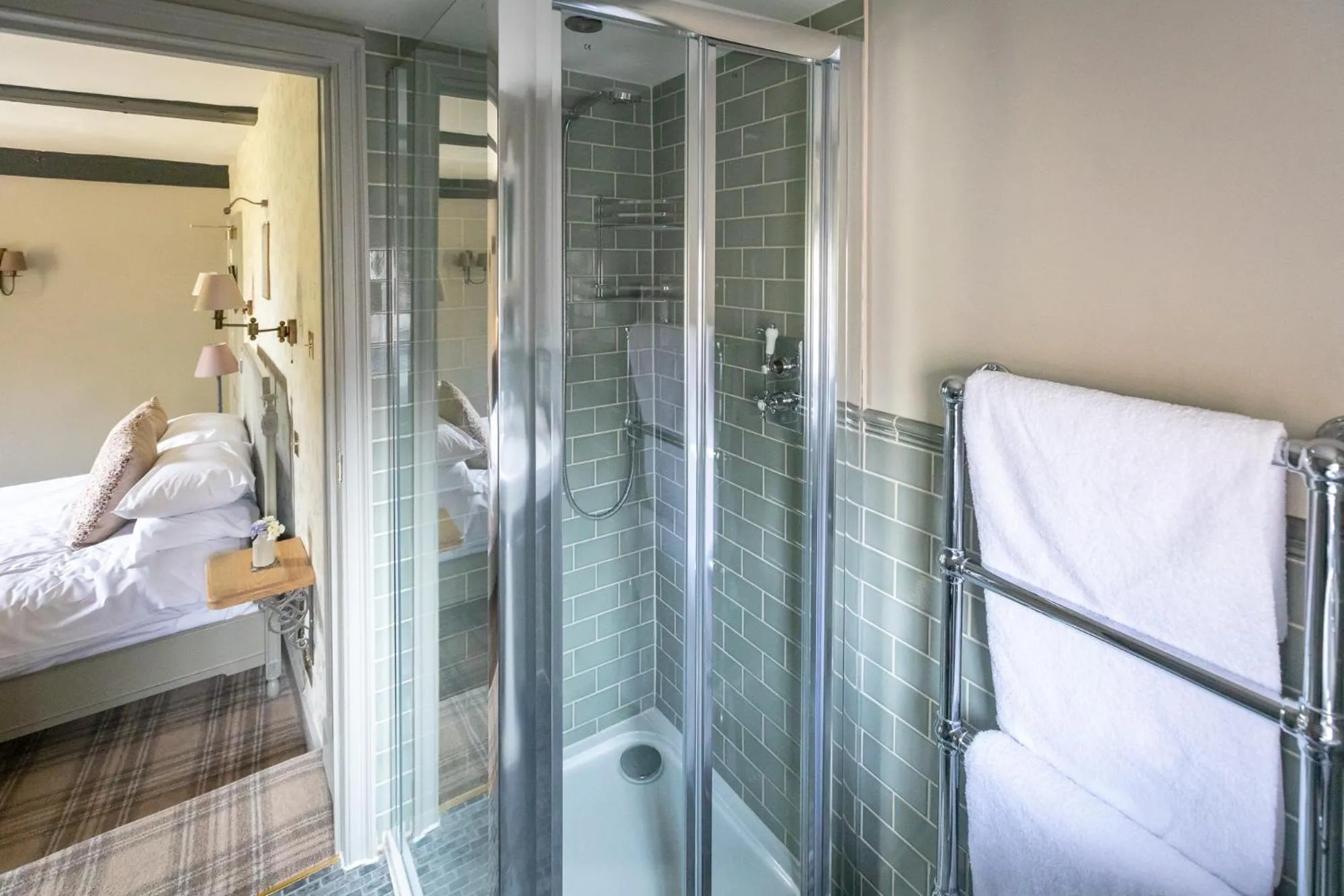 Bathroom, Bed in The Running Horses