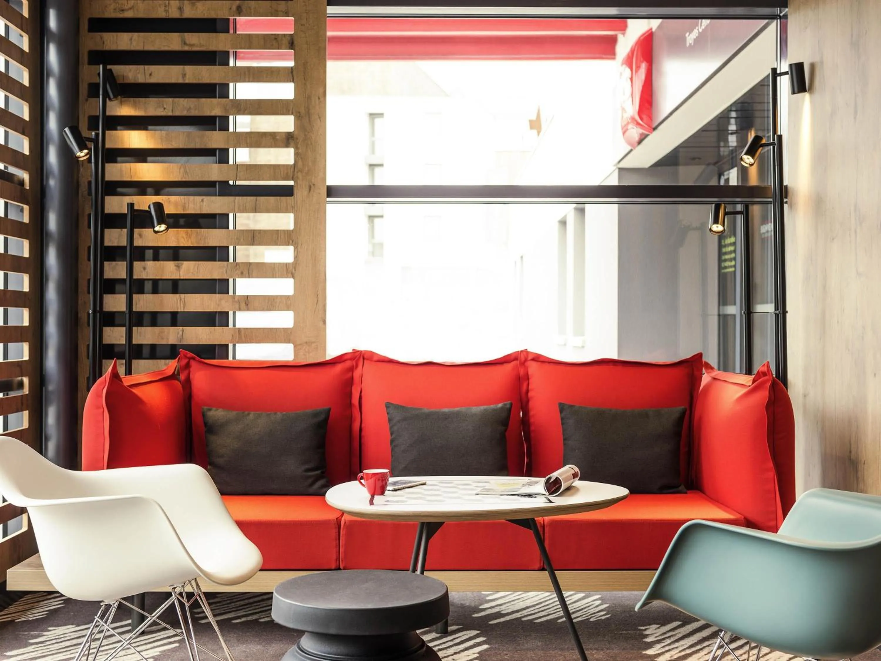 Lounge or bar in ibis Troyes Centre
