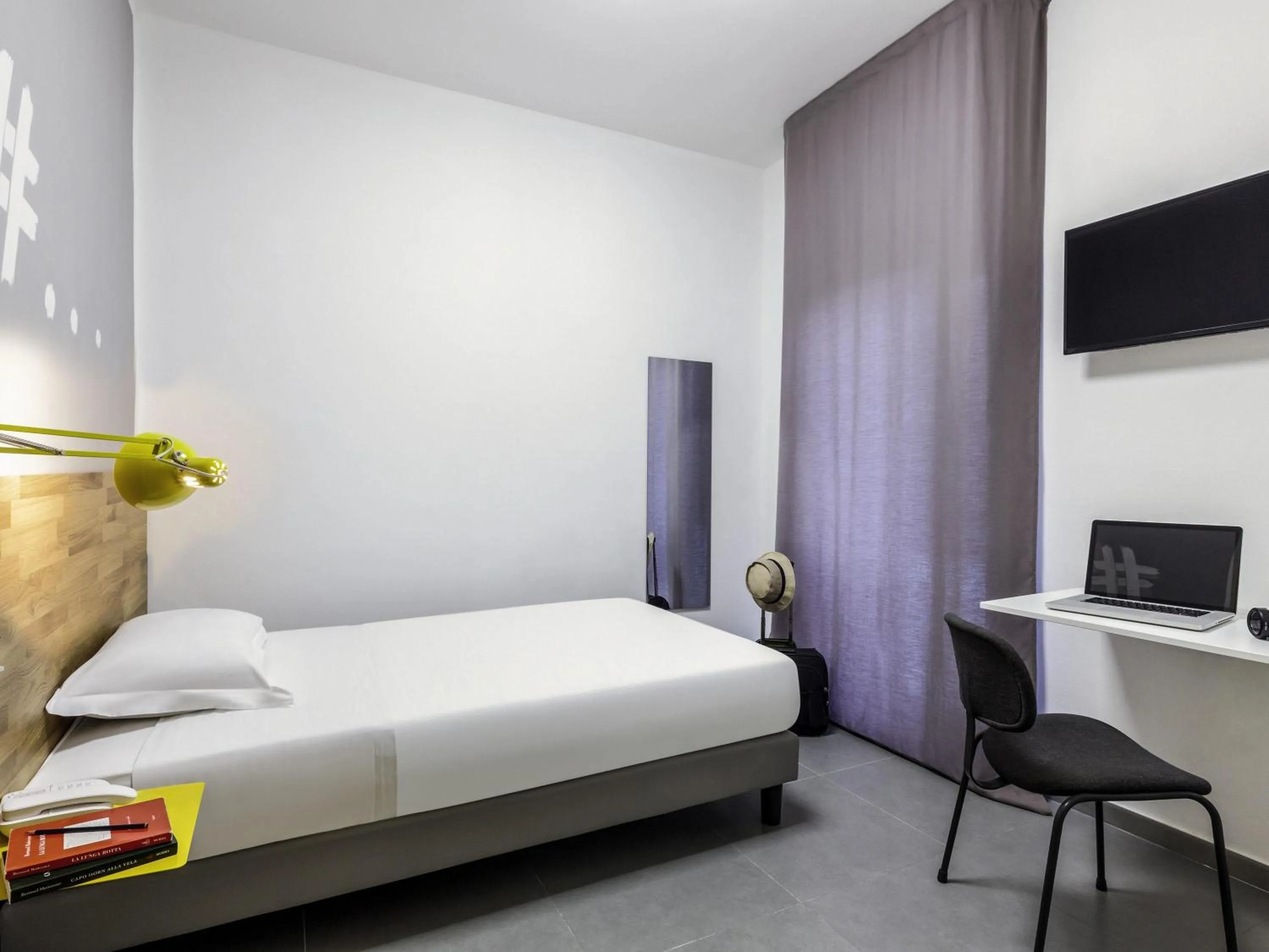 Bedroom, Bed in Ibis Styles Brindisi