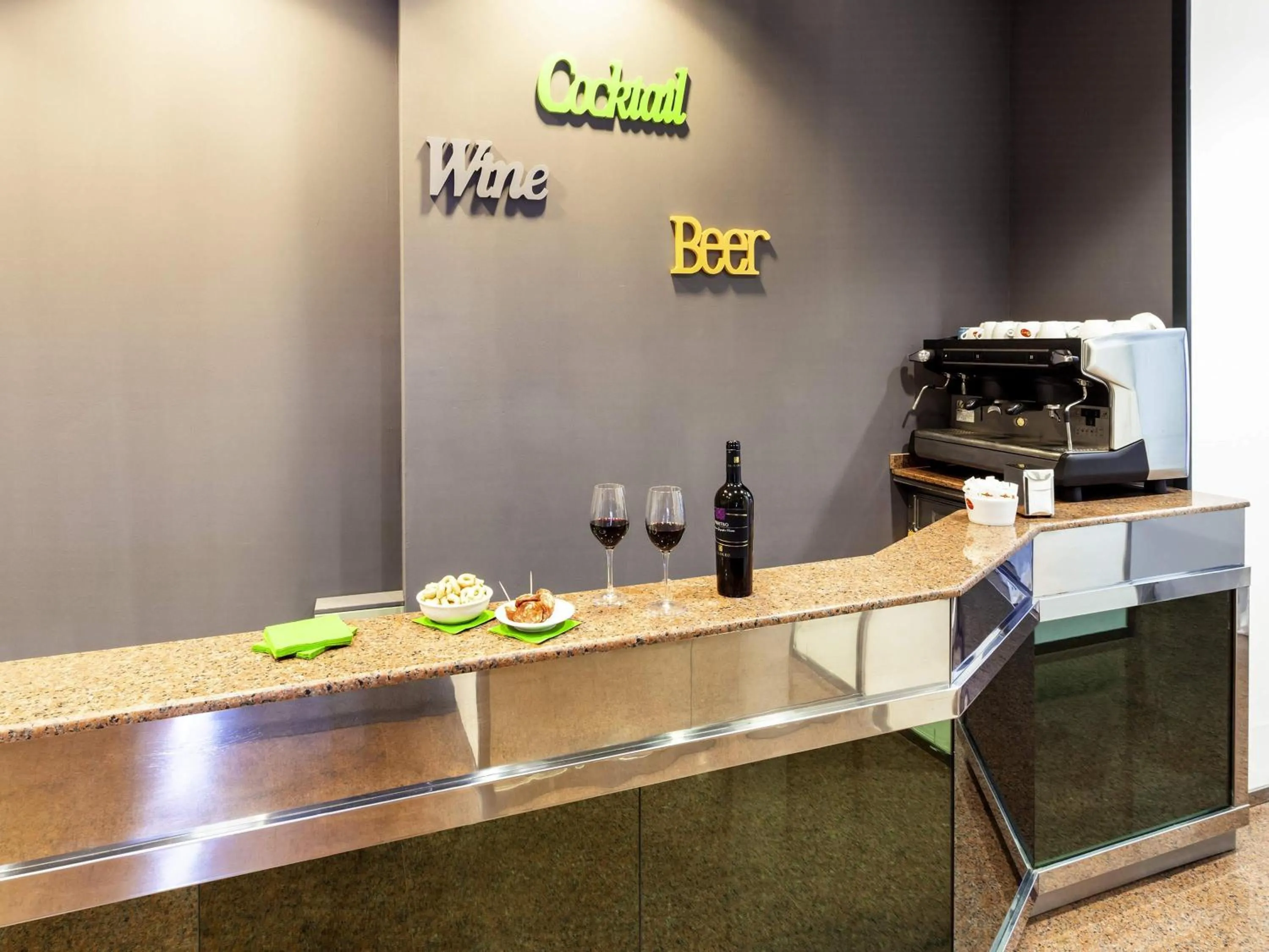 Lounge or bar in Ibis Styles Brindisi