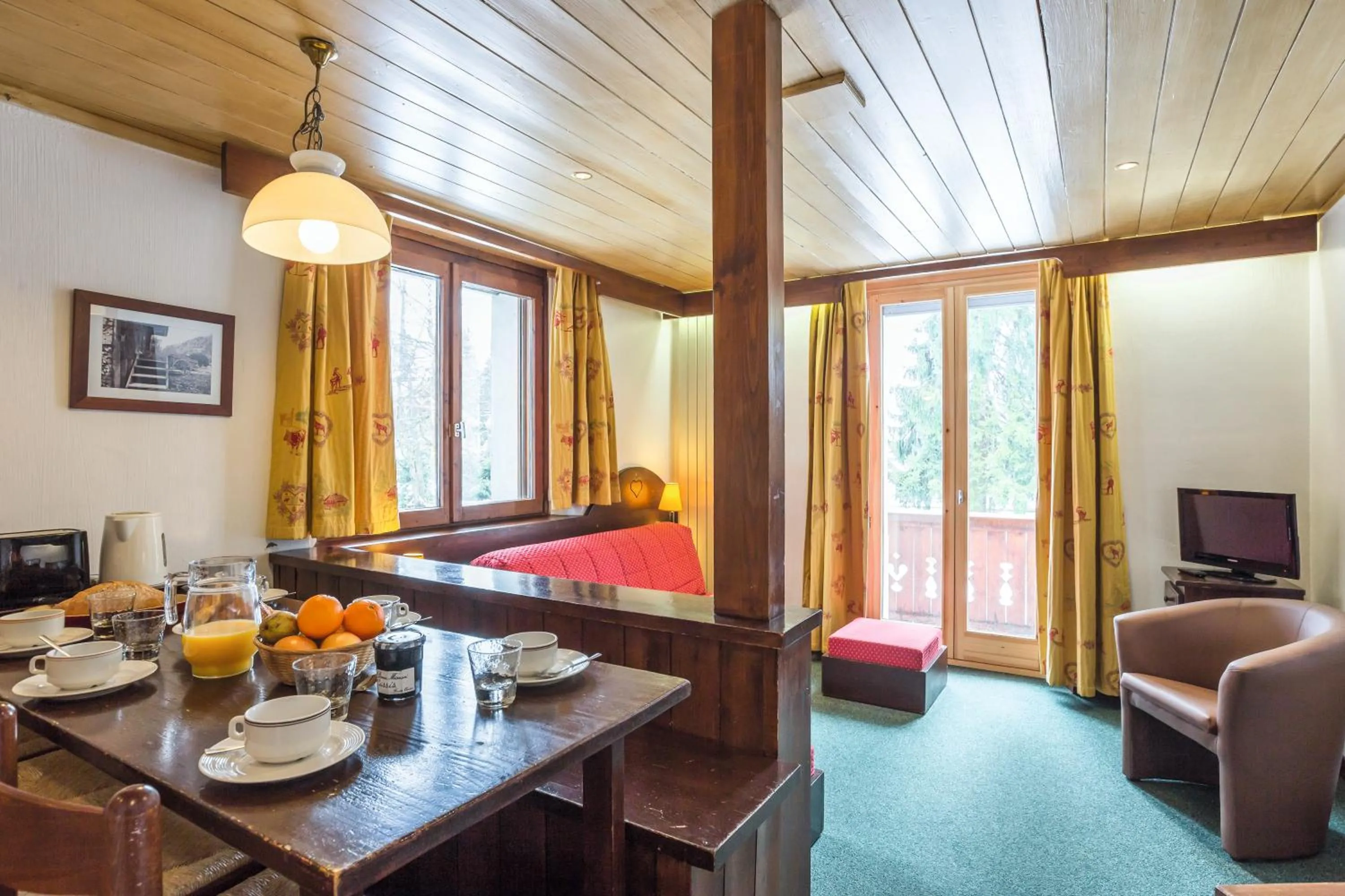 Communal lounge/ TV room, Bed in Résidence Pierre & Vacances Le Mont d'Arbois