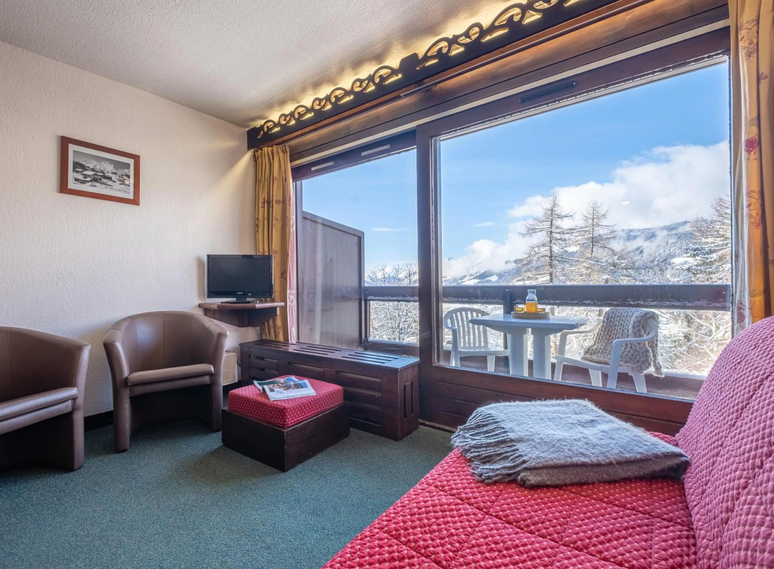 Communal lounge/ TV room in Résidence Pierre & Vacances Le Mont d'Arbois