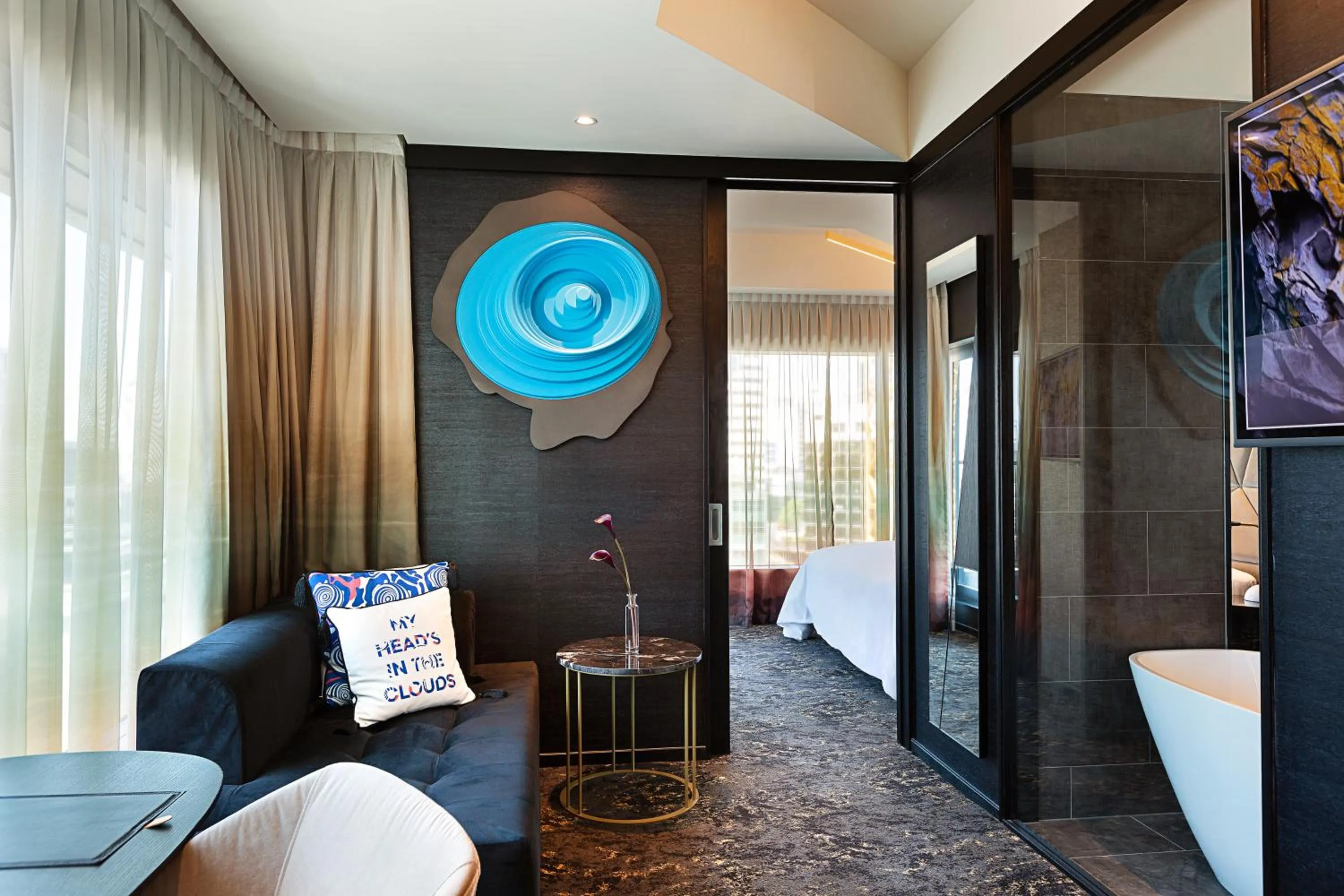 Family, Bed in SO/ Auckland