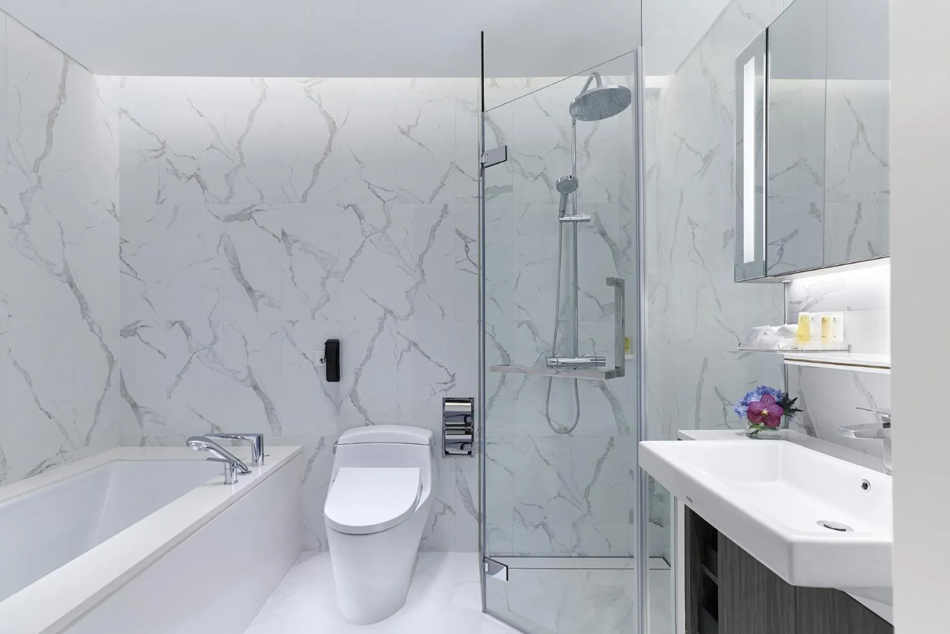 Shower in Somerset Maison Asoke Bangkok