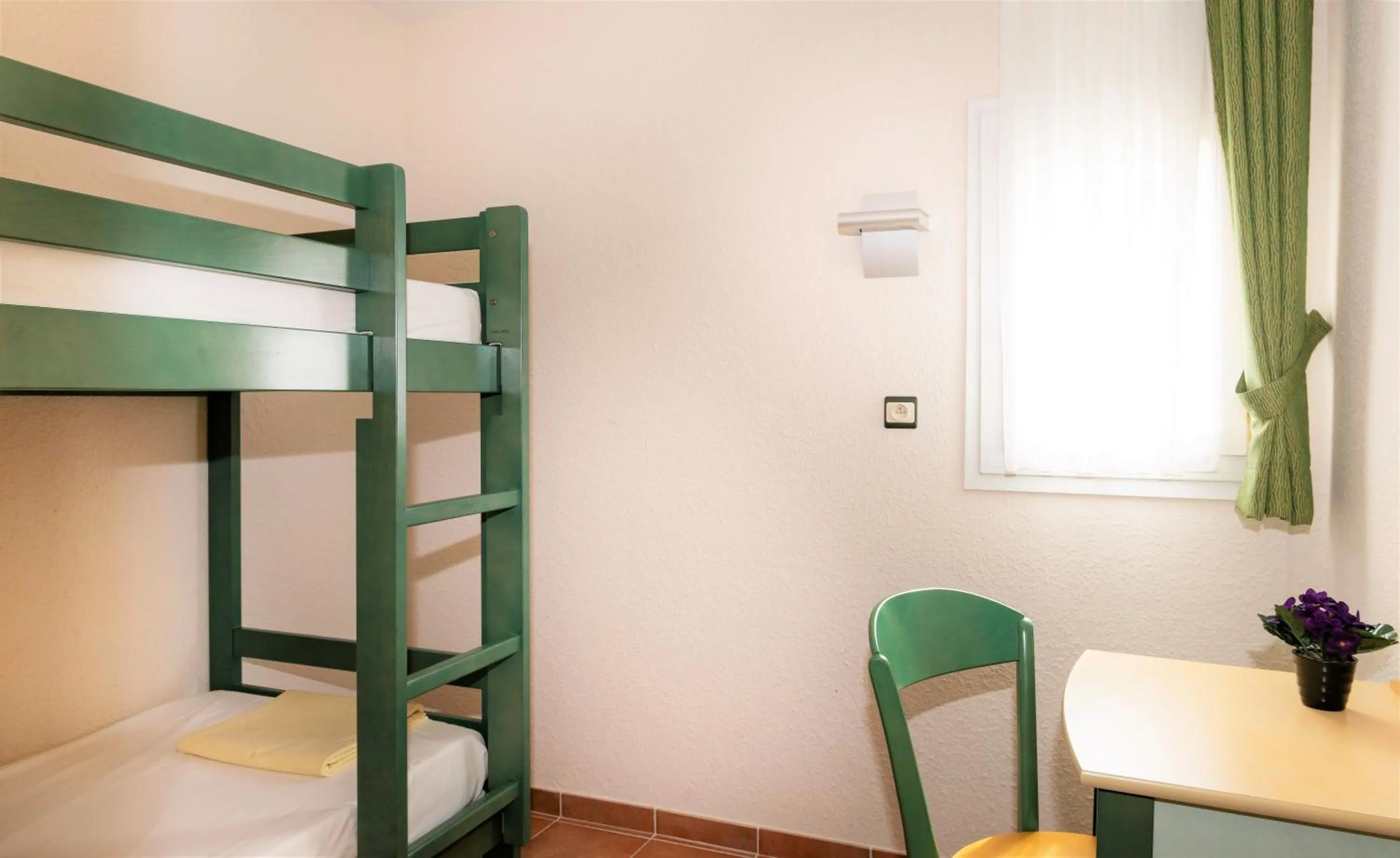 bunk bed, Bed in Village vacances Le Hameau des Oliviers