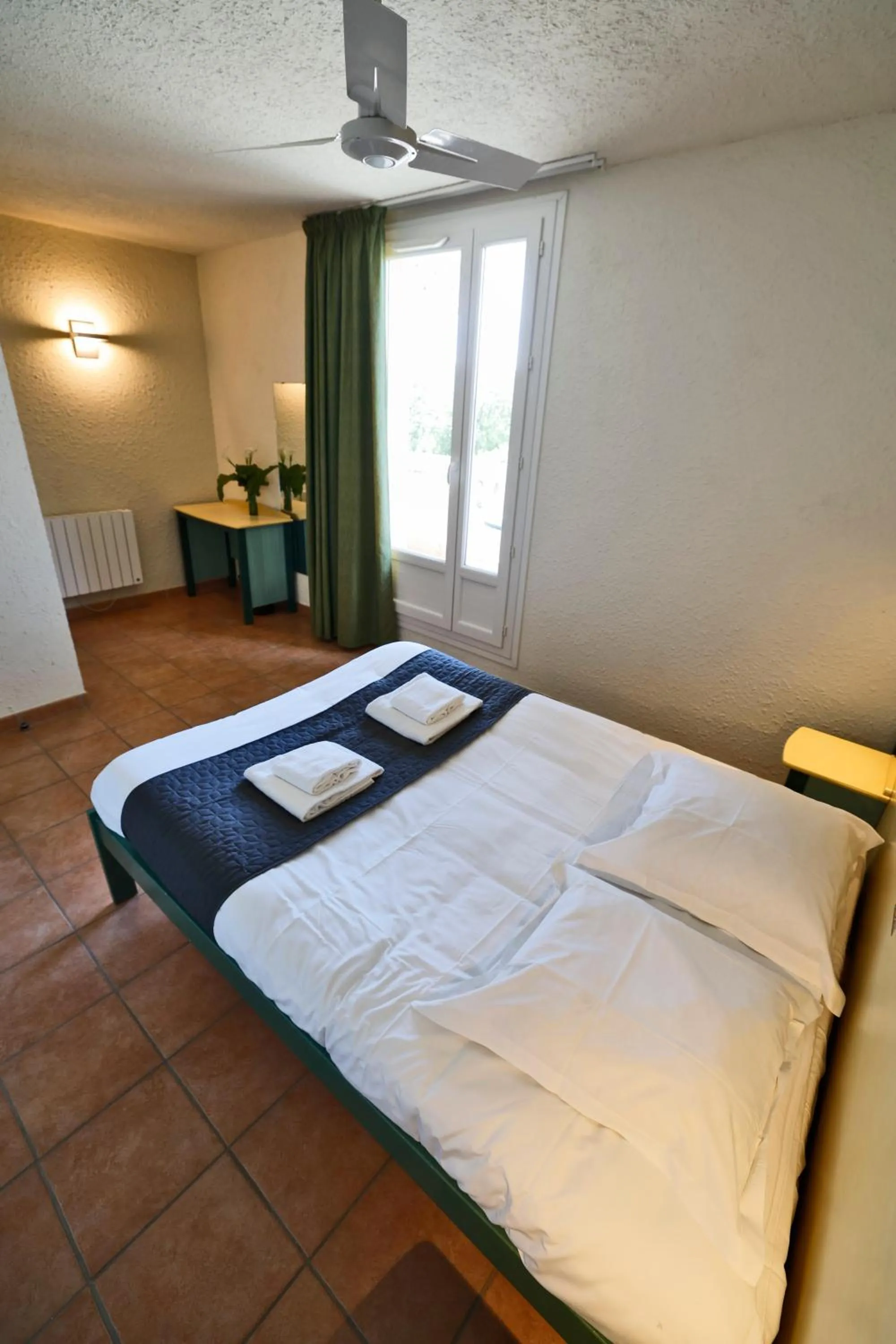 Bedroom, Bed in Village vacances Le Hameau des Oliviers